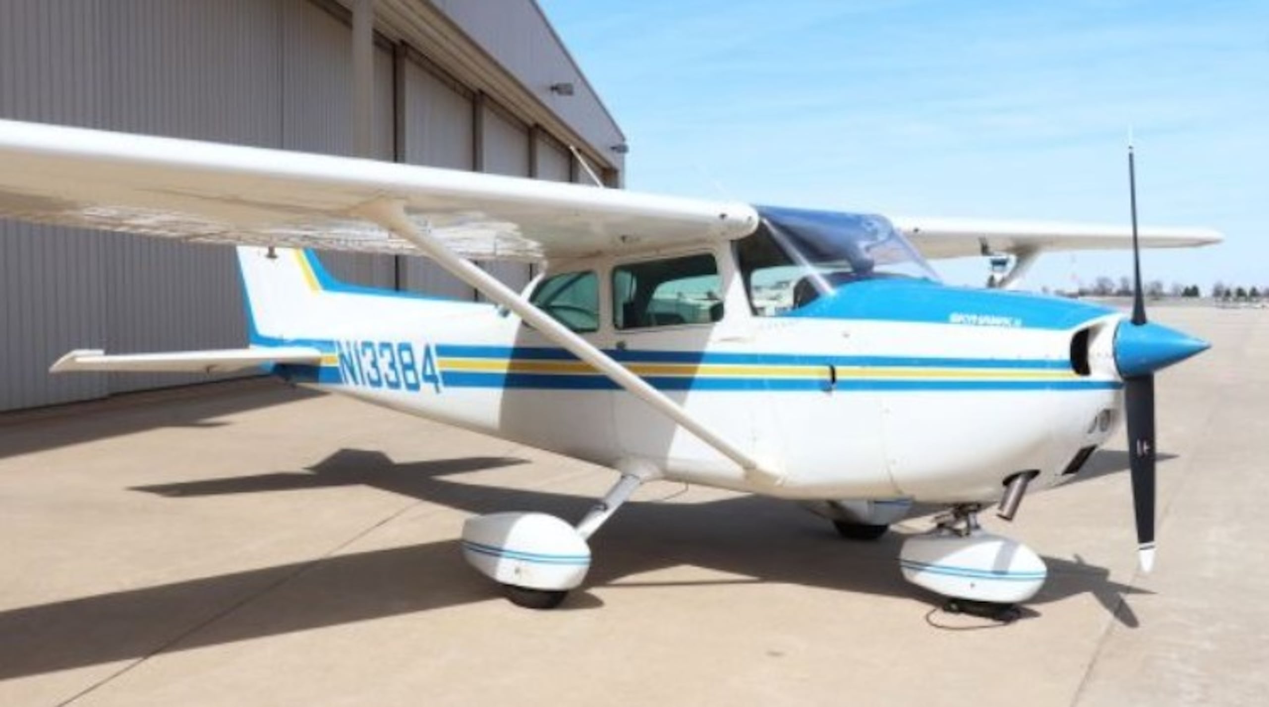 La Guardia Costera compartió una imagen de la avioneta que está desaparecida.