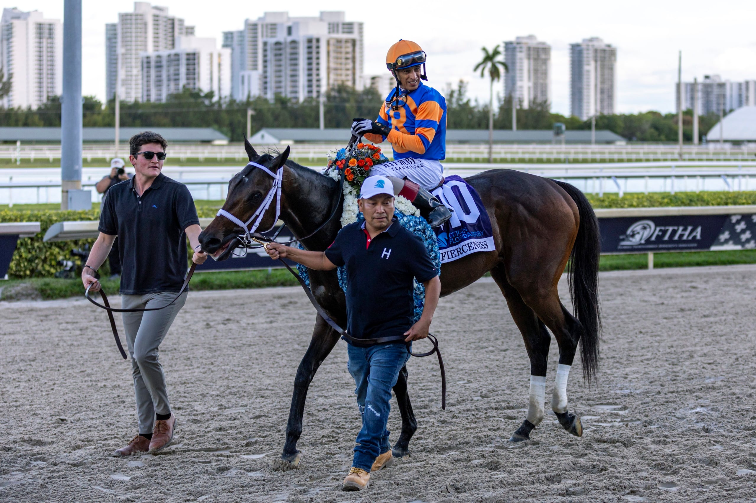 John Velazquez y Fierceness, aquí en su amplia victoria en el Florida Derby, competirán en el Kentucky Derby de este sábado y al día de hoy figuran como favorecidos 5-2 desde el puesto 17 de partida.