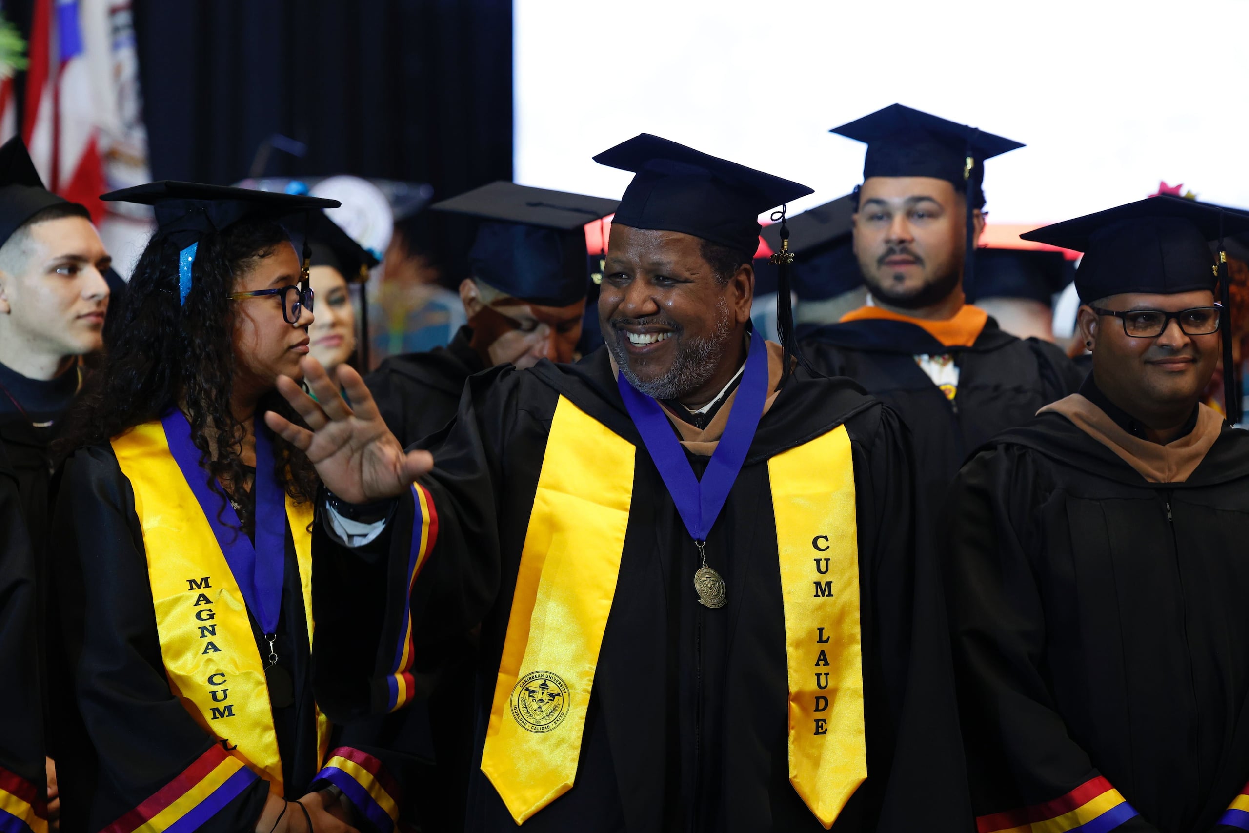 El conocido rescatista también completó este año su bachillerato en Administración de Empresas de la Caribbean University