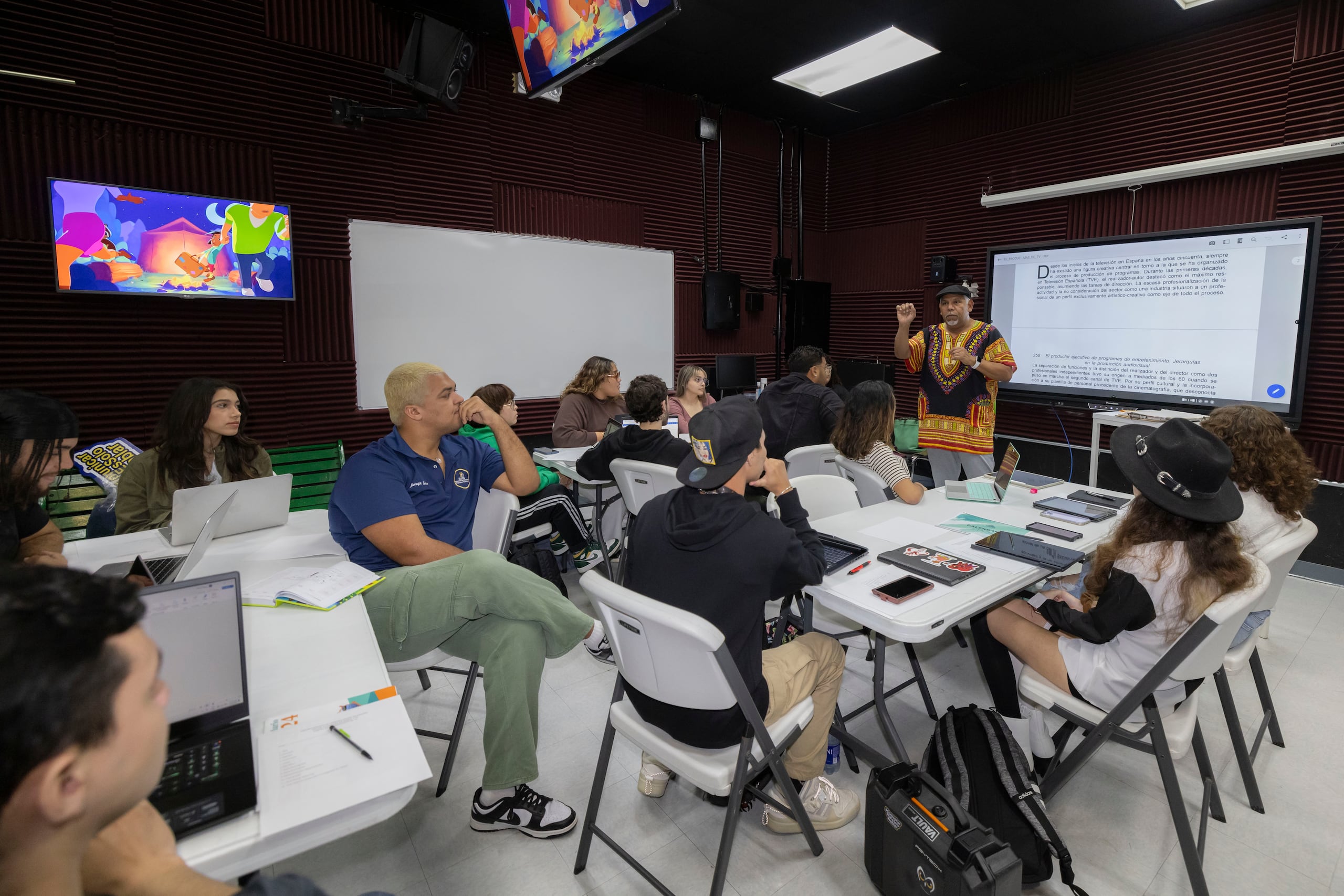 Una clase del profesor de producción y dirección, José Fonseca.