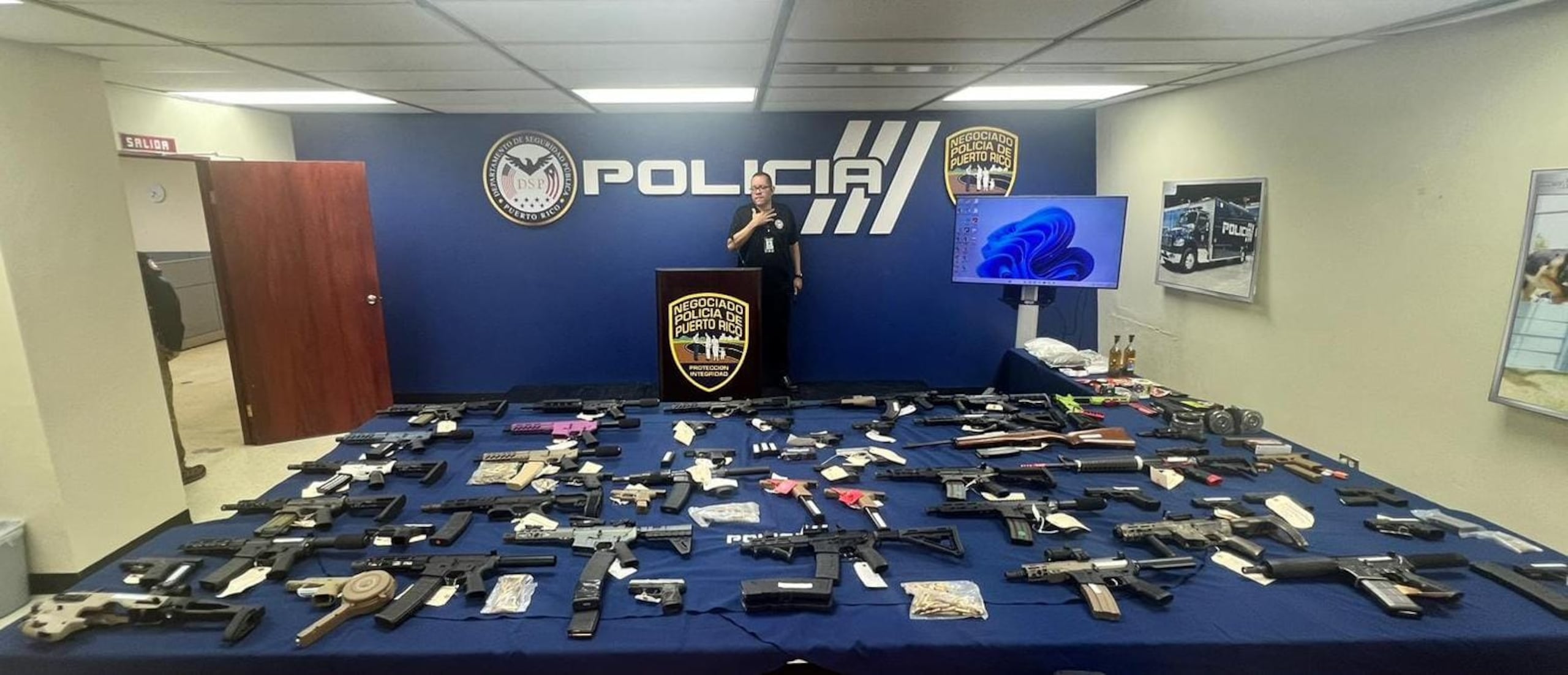 Los agentes de la Superintendencia Auxiliar de Operaciones Especiales incautaron 52 armas ilegales, entre estas, 26 rifles.