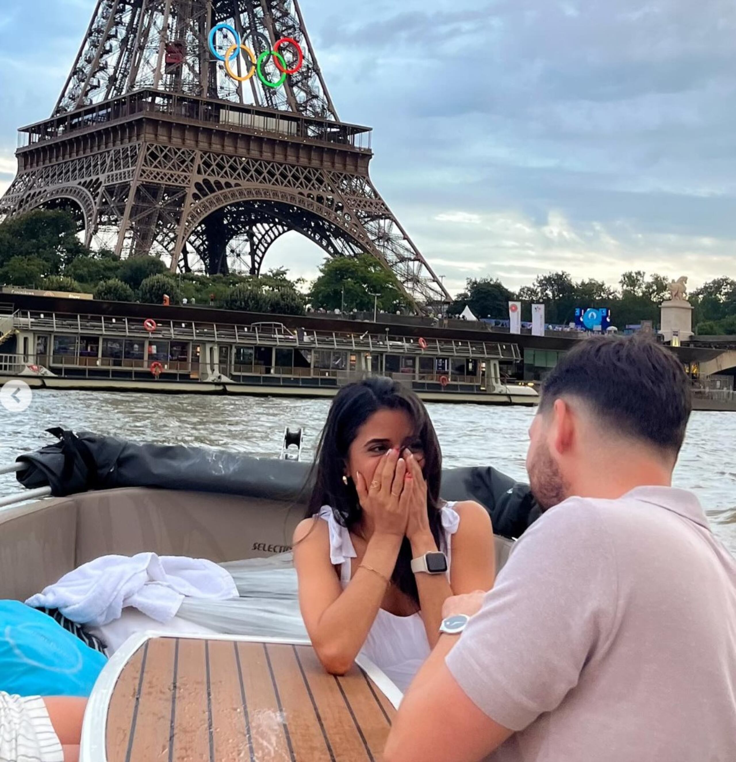 Yarimar Mercado reacciona al recibir una propuesta de matrimonio frente a la torre Eiffel en París. (@yarimar.mercado)
