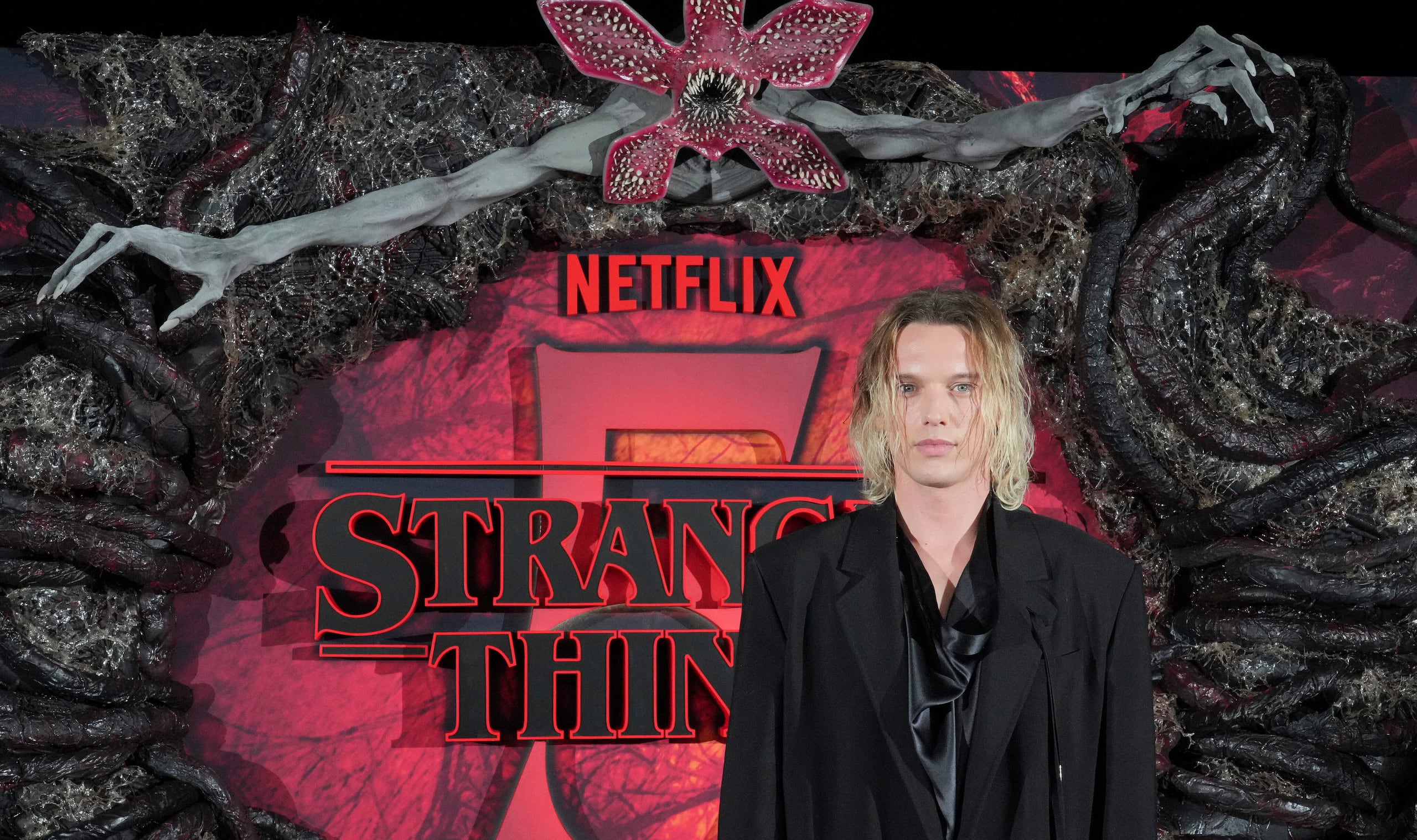 Además de Campbell Bower, otros actores que estarán en el evento serán Ron Perlman, protagonista de la saga ‘Hellboy’ y diversas películas del director Guillermo del Toro, y Sean Schemmel, voz de Goku en la versión en inglés de ‘Dragon Ball Z’.