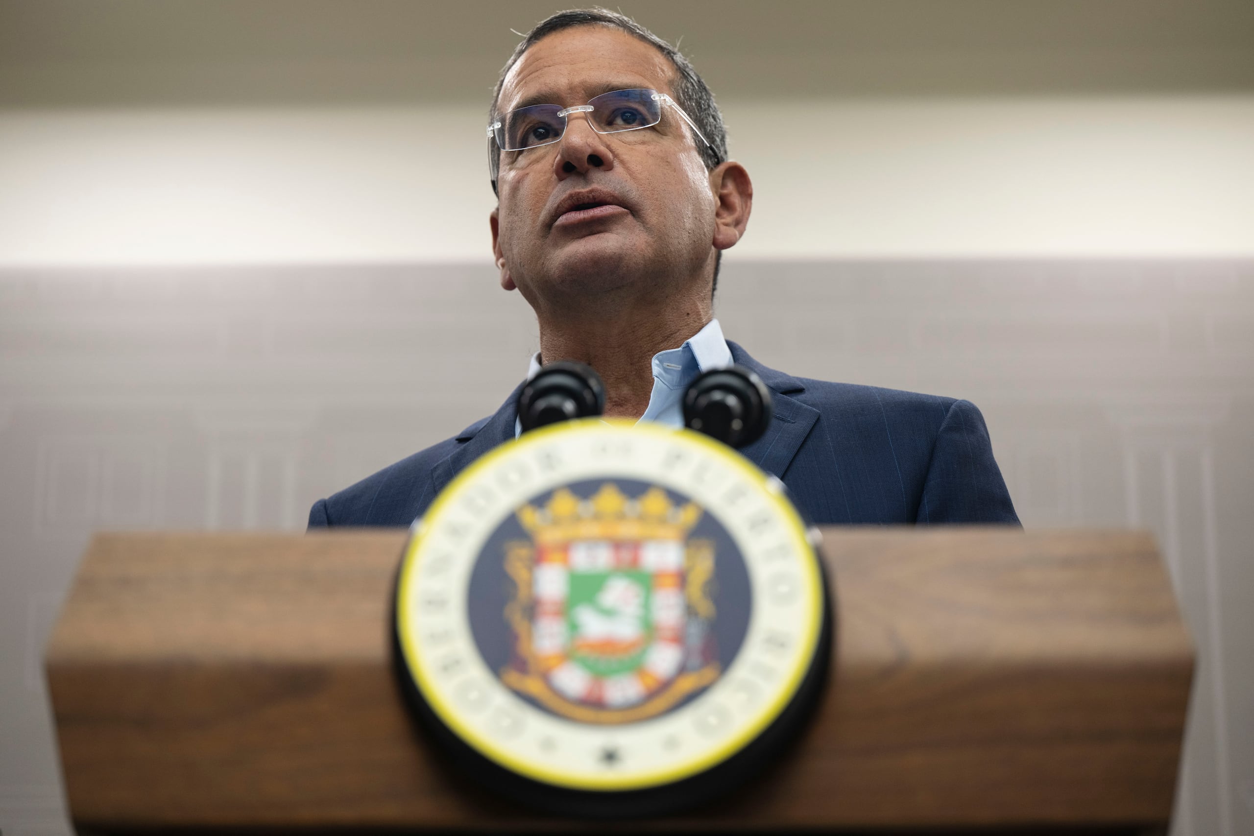 Respecto al hecho de que haya primarias en el PPD, el gobernador Pierluisi puntualizó que se trata de un ejercicio en el que los electores deben tomar una decisión informada tras escuchar los planteamientos, posturas y compromisos de todos los candidatos.