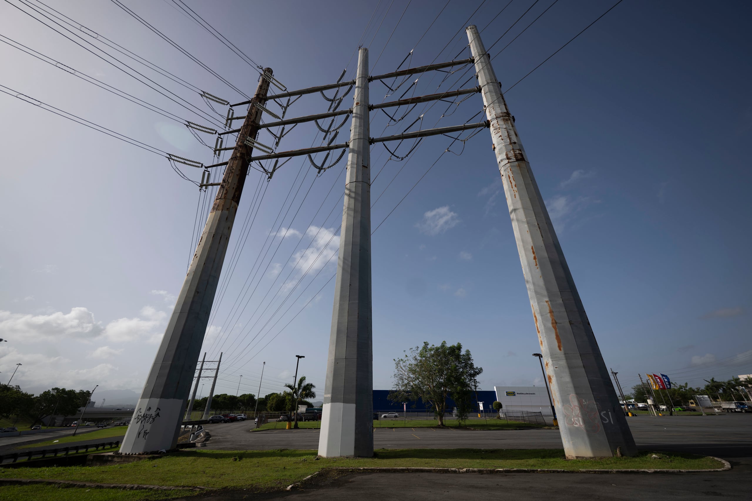 Entre otras cosas, repararán líneas eléctricas.
