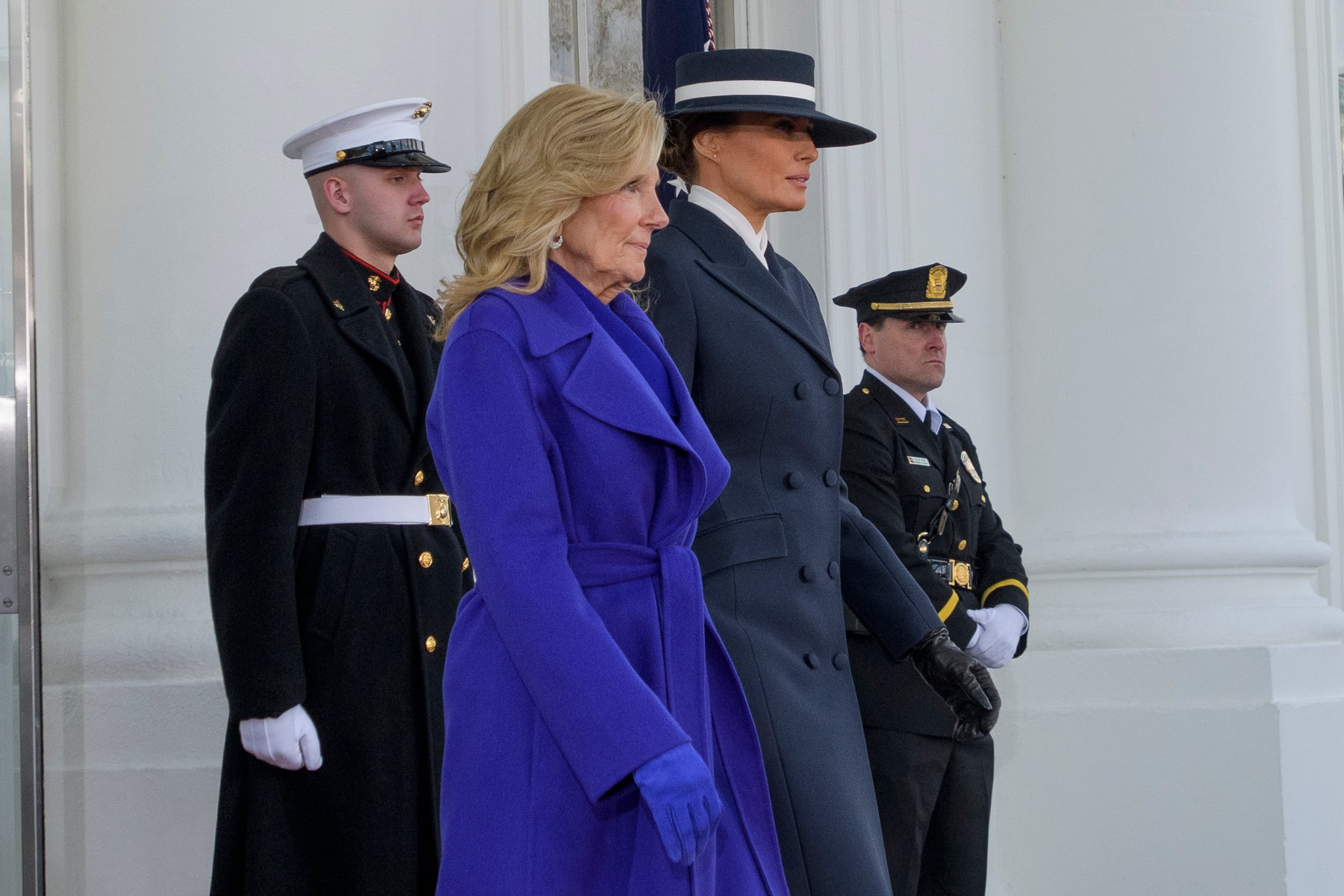 La moneda de la primera dama, Melania Trump, conocida como ‘$MELANIA’ cotizaba a esa misma hora en 3.77 dólares para un valor de mercado de más de 612 millones de dólares.