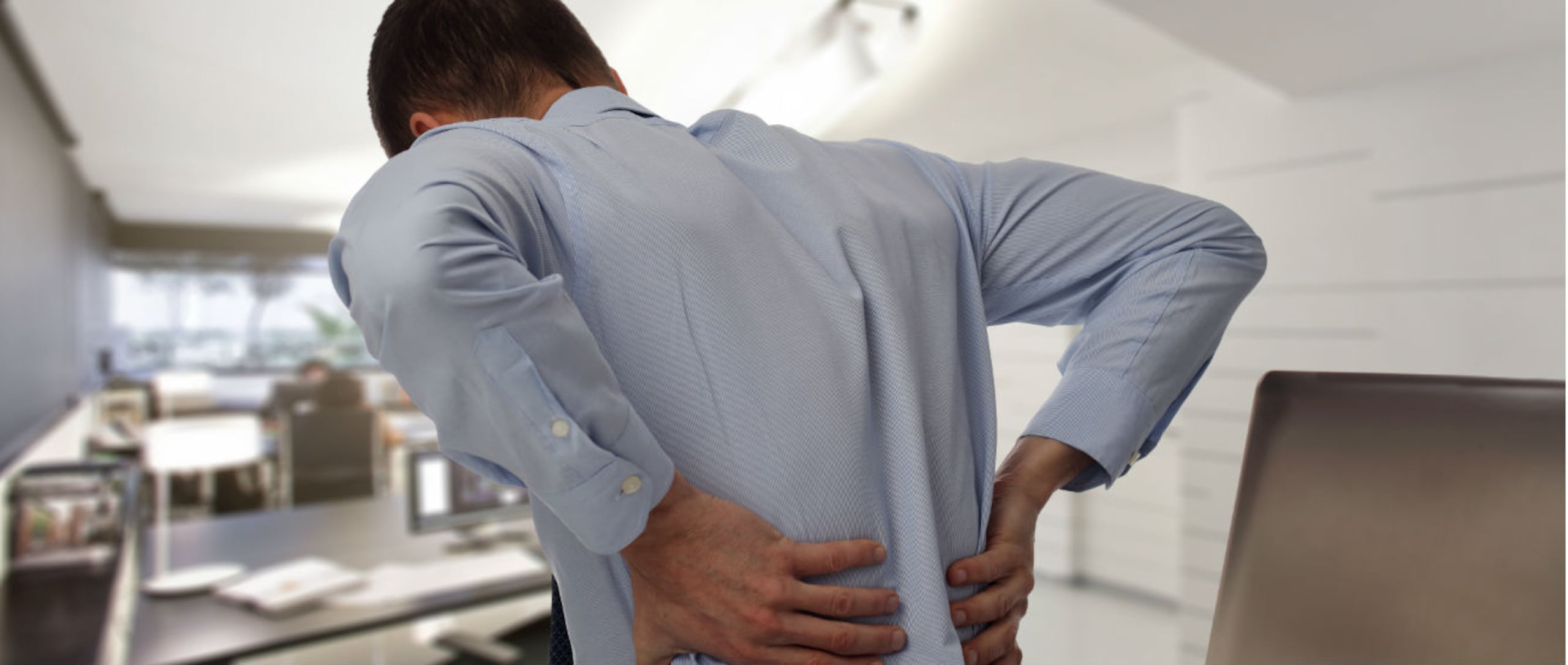 Se habla de que el dolor crónico es cuando el síntoma persiste más de seis meses permanentemente o con empujes reiterados. (Shutterstock)