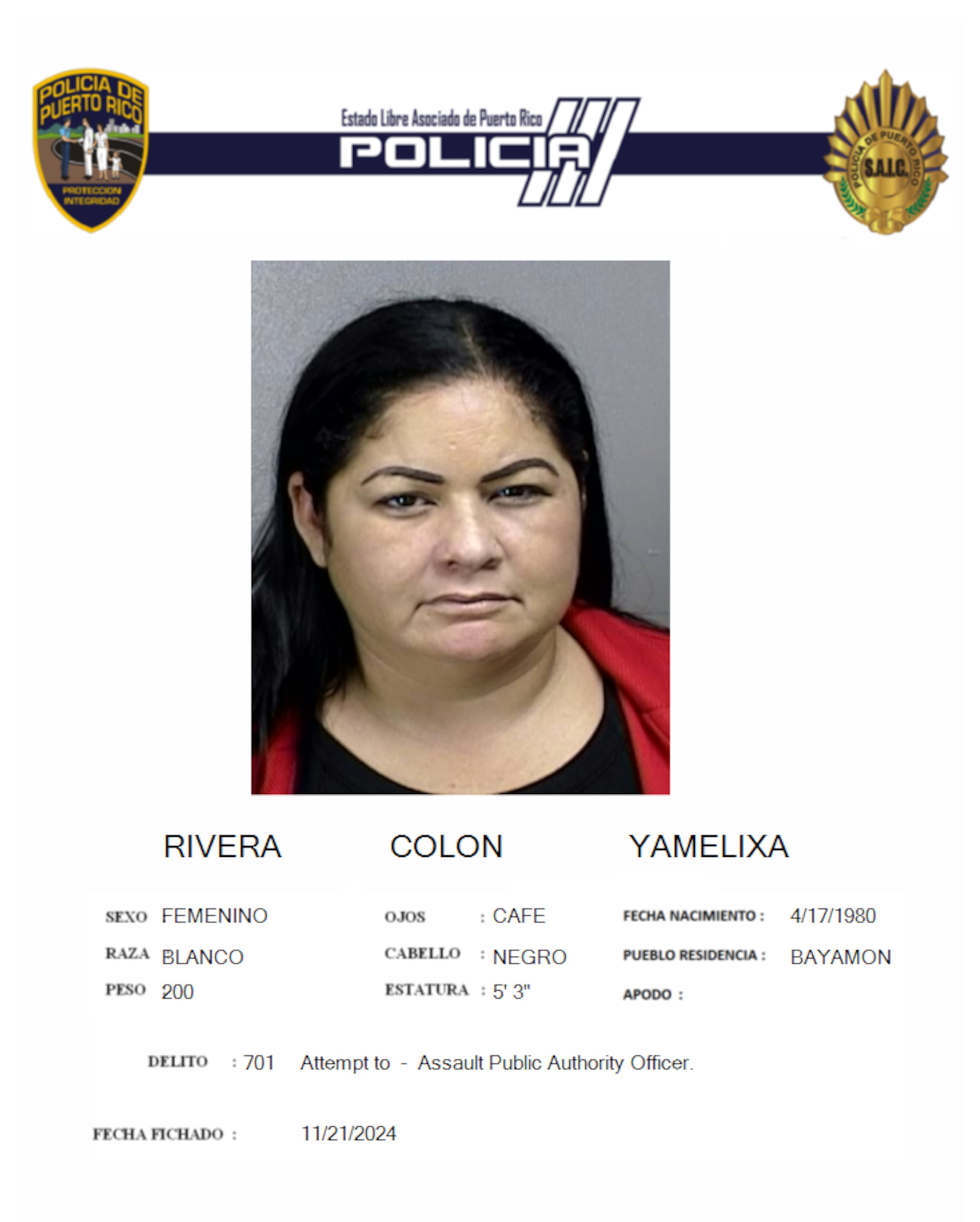 Yamelixa Rivera Colón, enfrenta una acusación por escupir e intentar morder a una agente, mientras era ingresada en la cárcel por violar una orden acecho.