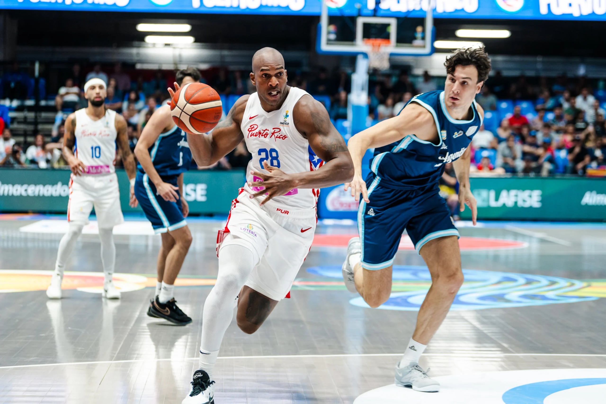 El delantero Ysmael Romero durante la AmeriCup 2025.