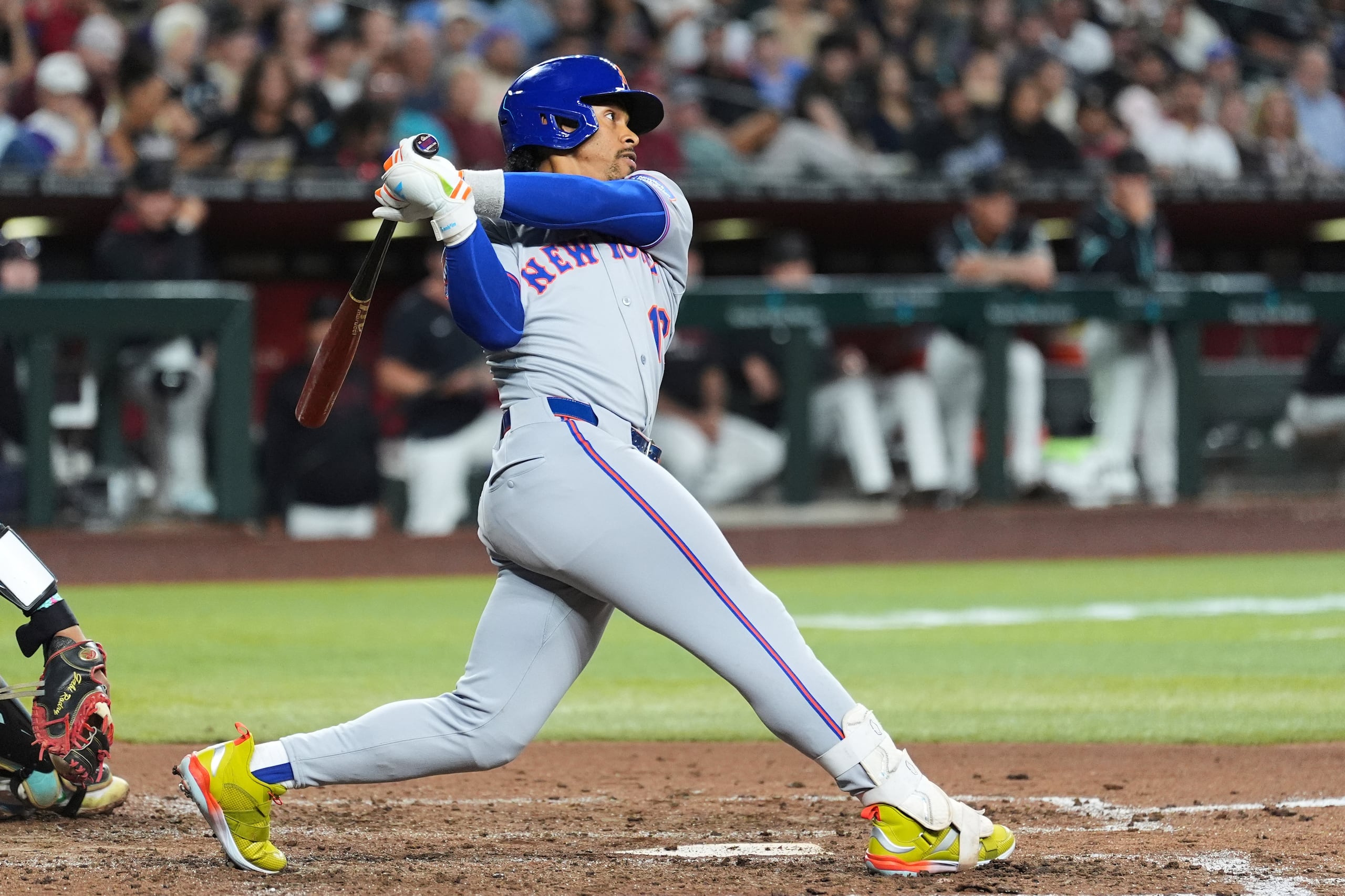 Francisco Lindor de los Mets de Nueva York conecta un jonrón de tres carreras ante los Diamondbacks de Arizona el lunes 5 de mayo del 2025.