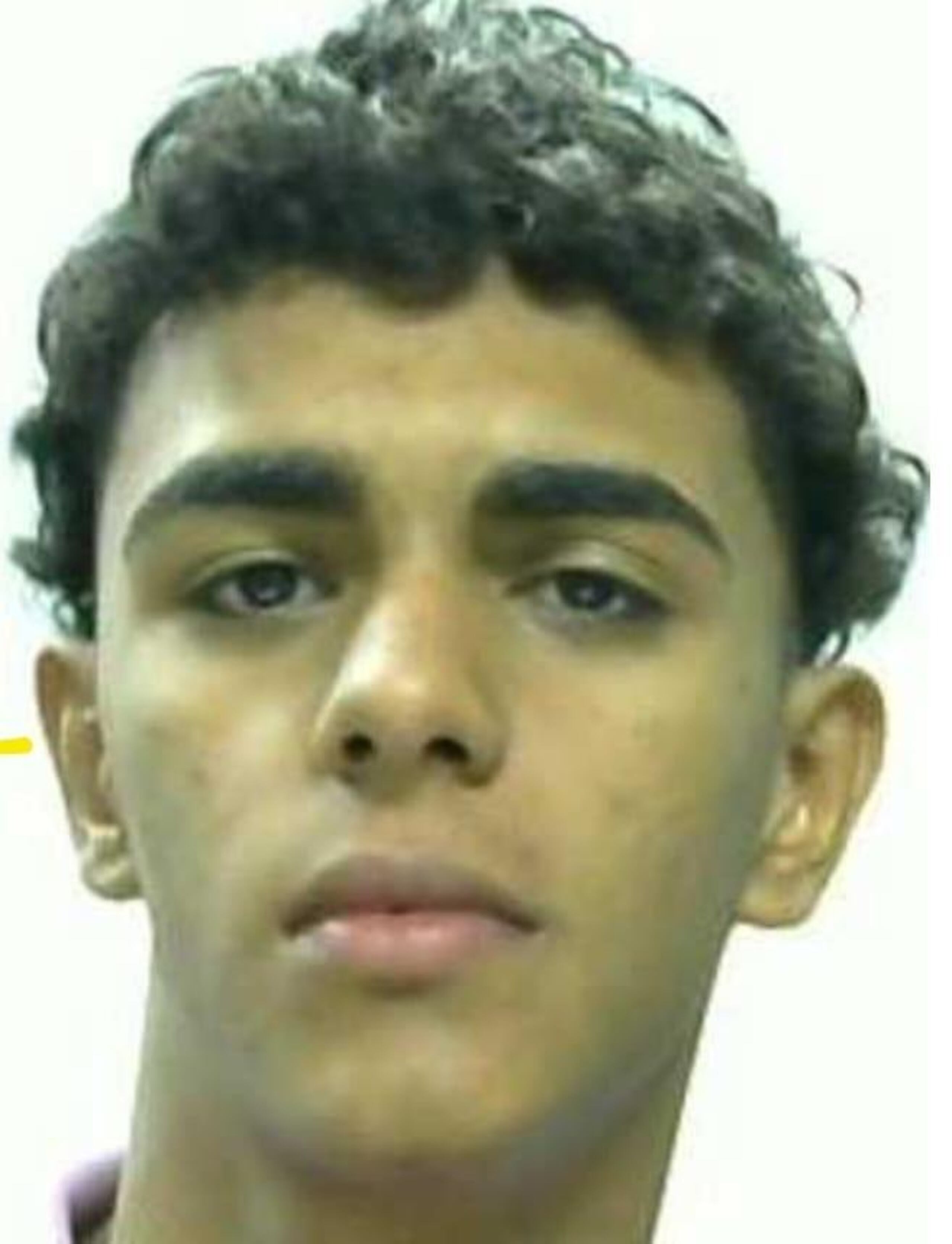 Carlos Aníbal Rosado Martínez, de 23 años, fue acusado en ausencia por asesinato del joven de 17 años, residente de Maryland, que resultó asesinado anoche en Isla Verde, como producto de un altercado en la playa.