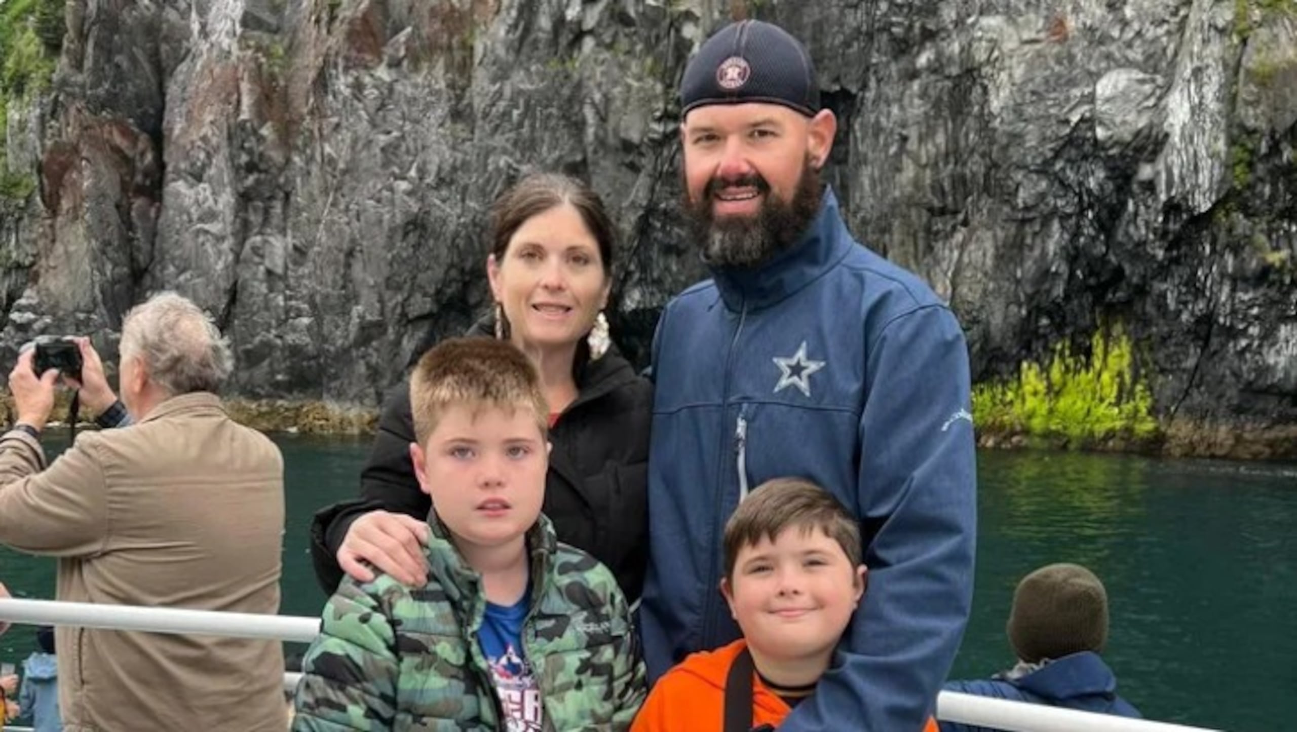 La familia de Texas, estaba formada por Mary Maynard, de 37 años, y David Maynard, de 42, junto con sus hijos Colton, de 11, y Brantley, desapareció cuando su embarcación se hundió en Alaska, en agosto del año pasado.