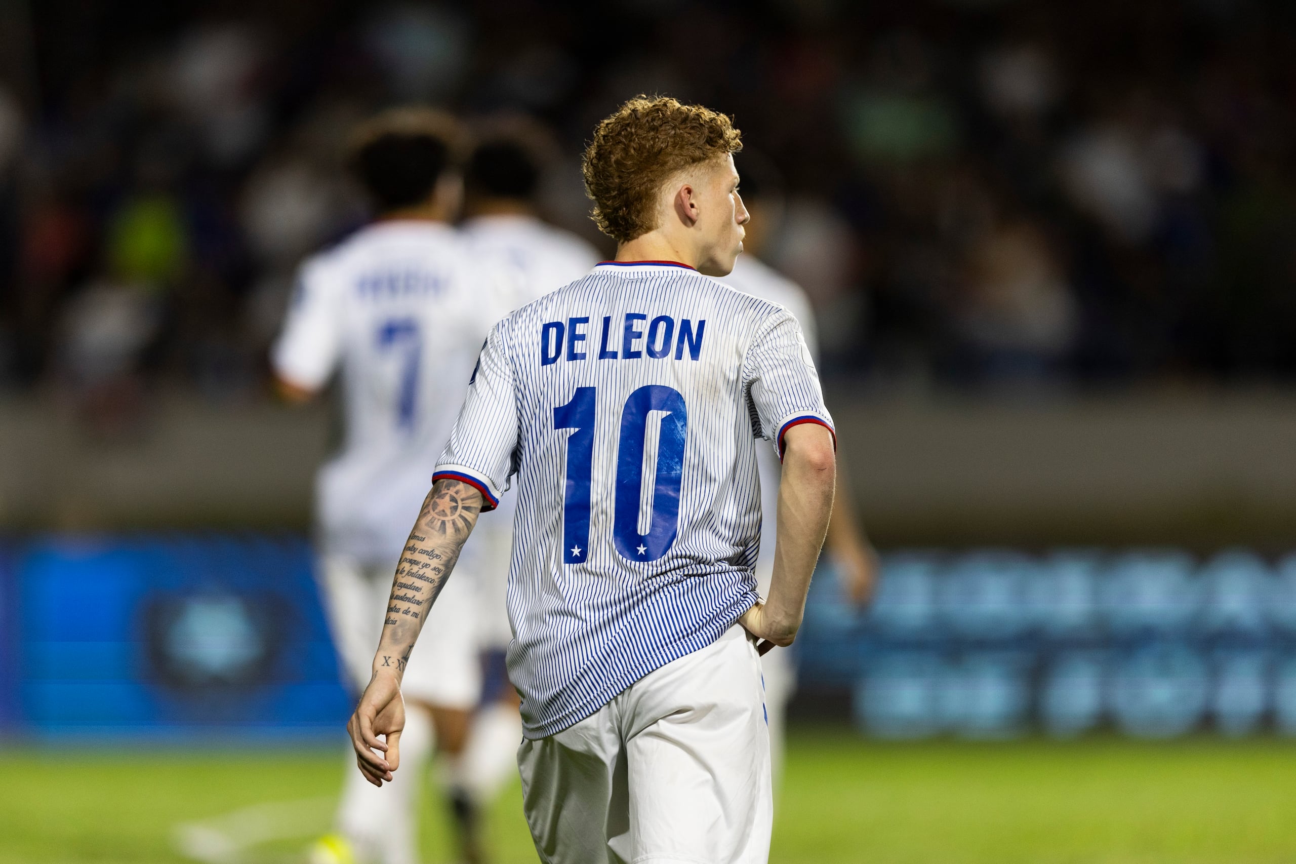 Jeremy de León durante un juego de Puerto Rico en el Estadio Juan Ramón Loubriel, de Bayamón.