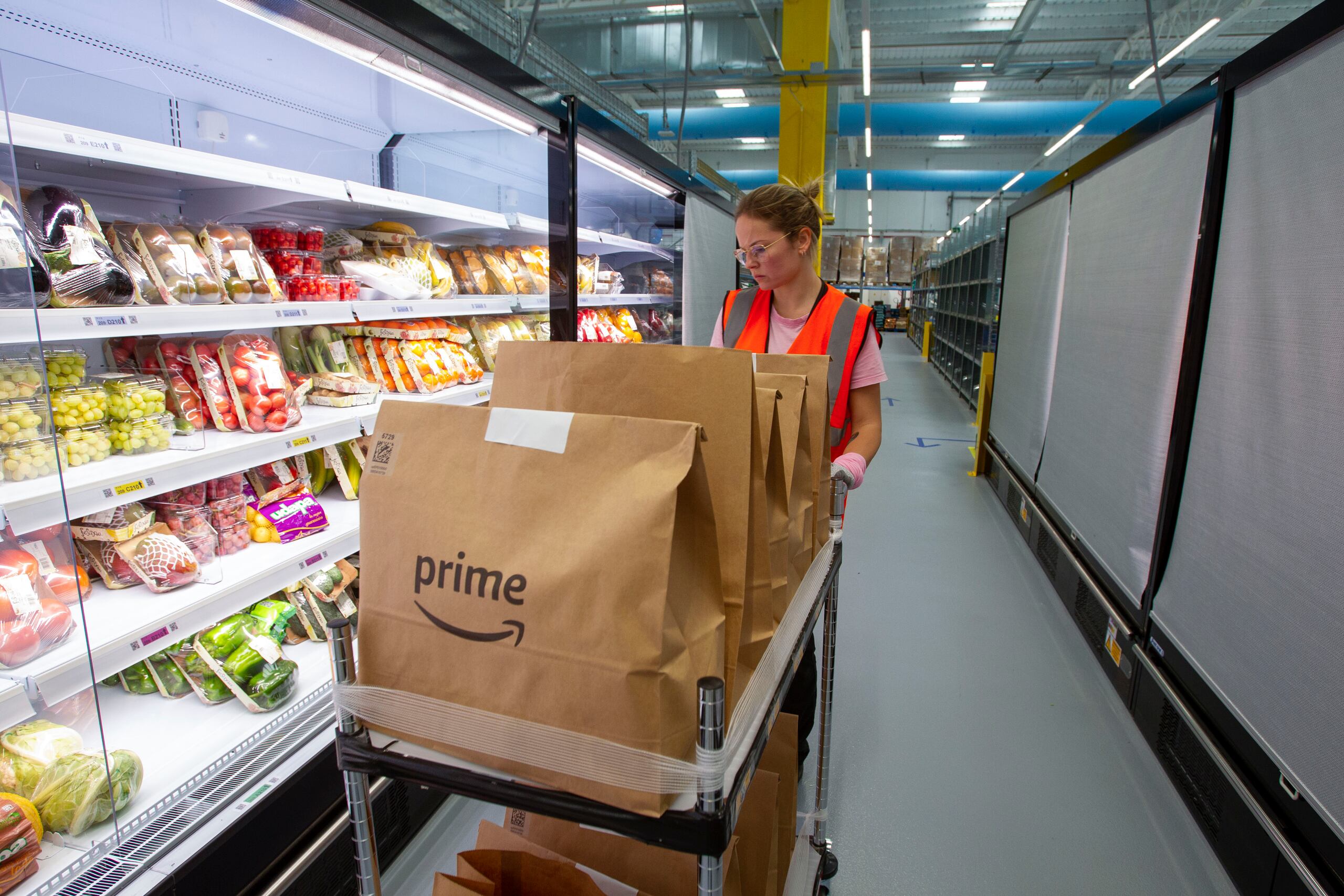 Foto de archivo de una tienda de alimentación Fresh de Amazon EFE/ Javier Belver