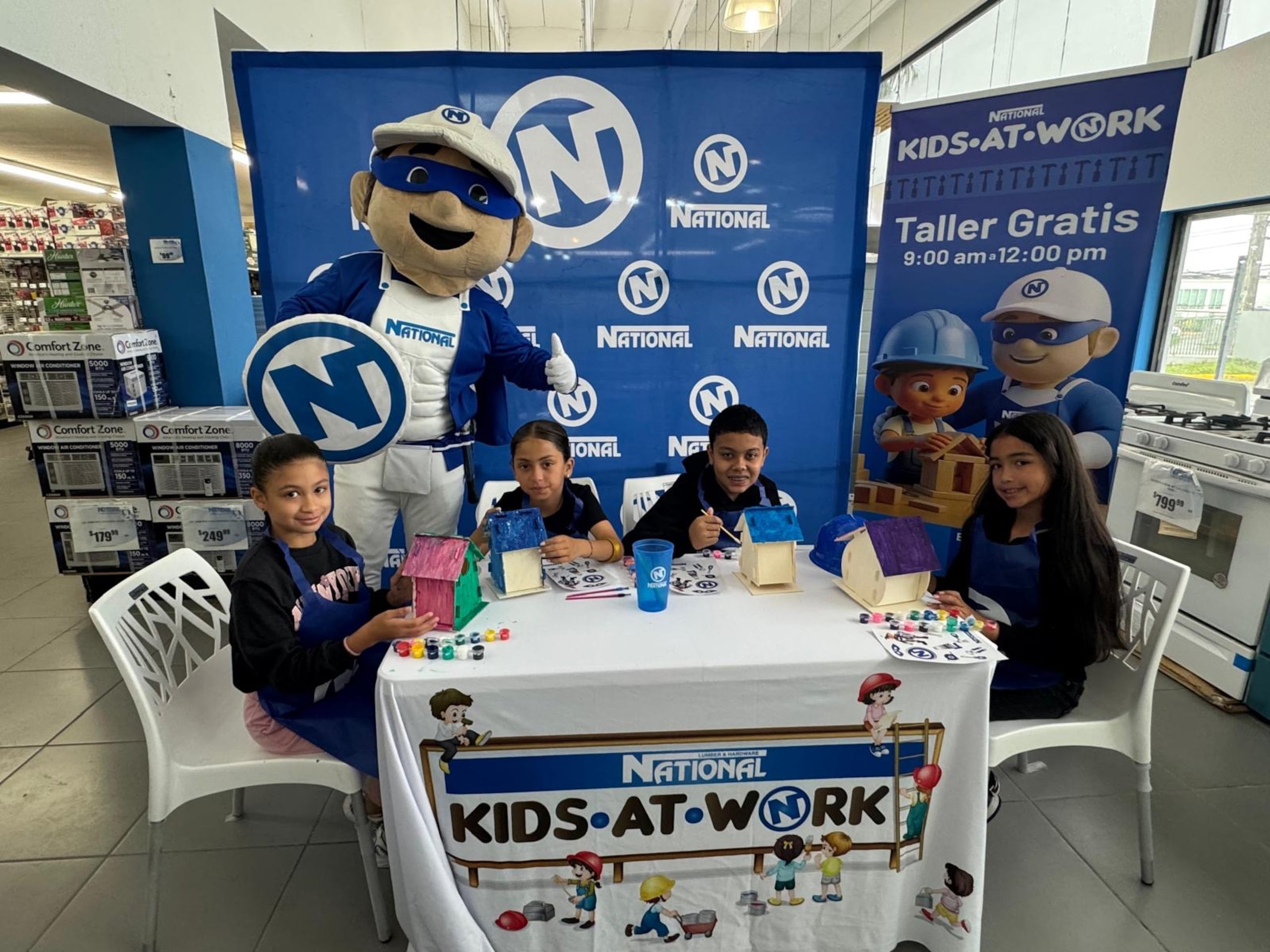 “Kids at Work en National” también busca fortalecer vínculos familiares, al ofrecerles a los menores y a sus encargados un espacio seguro para compartir.