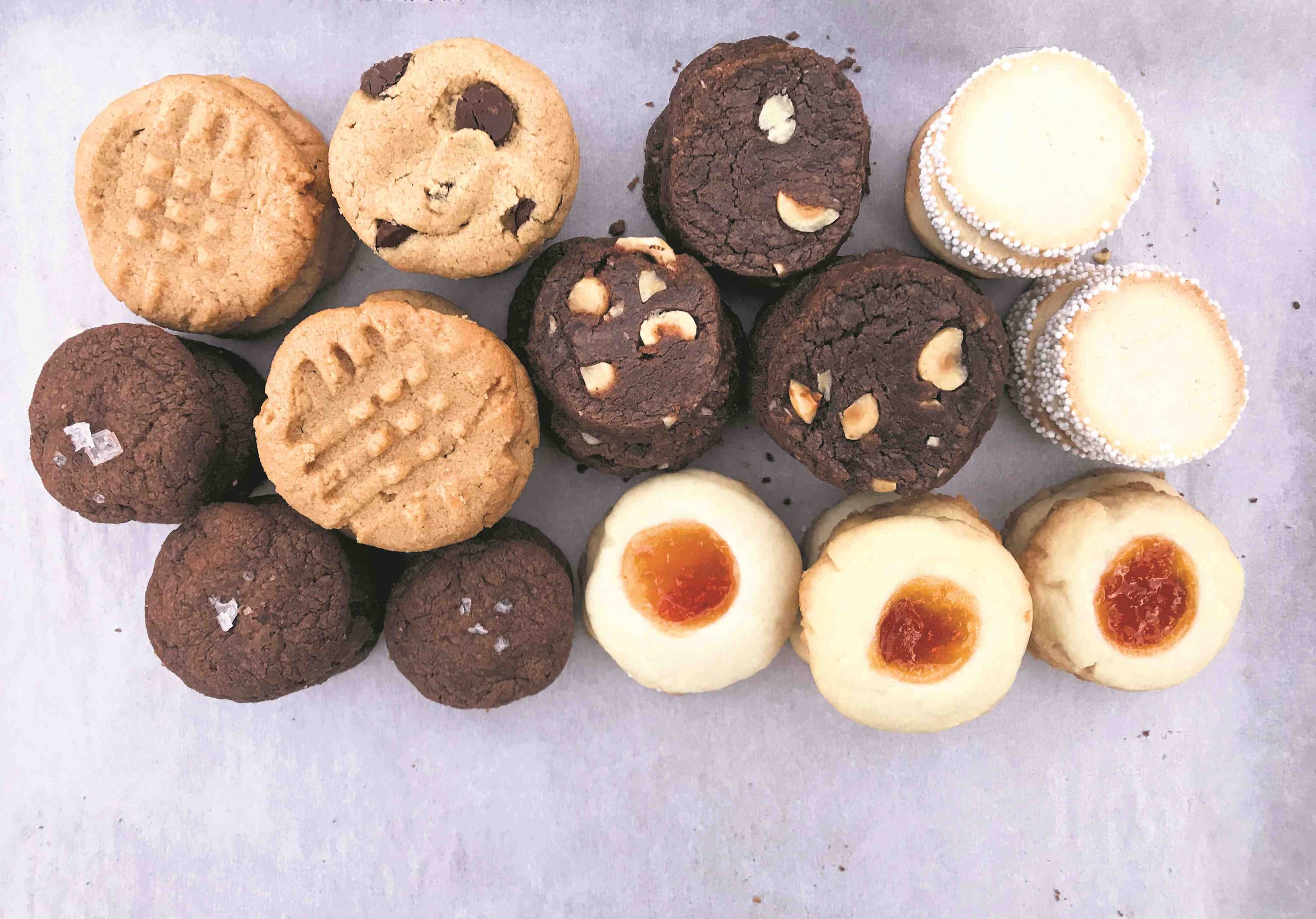 Las más simples de todas, las galletas de tres ingredientes, maximizan las listas reducidas de ingredientes para ofrecer la misma dulce satisfacción aunque no se tengan los suministros de una gran despensa pastelera. (Daniela Galarza / The New York Times)