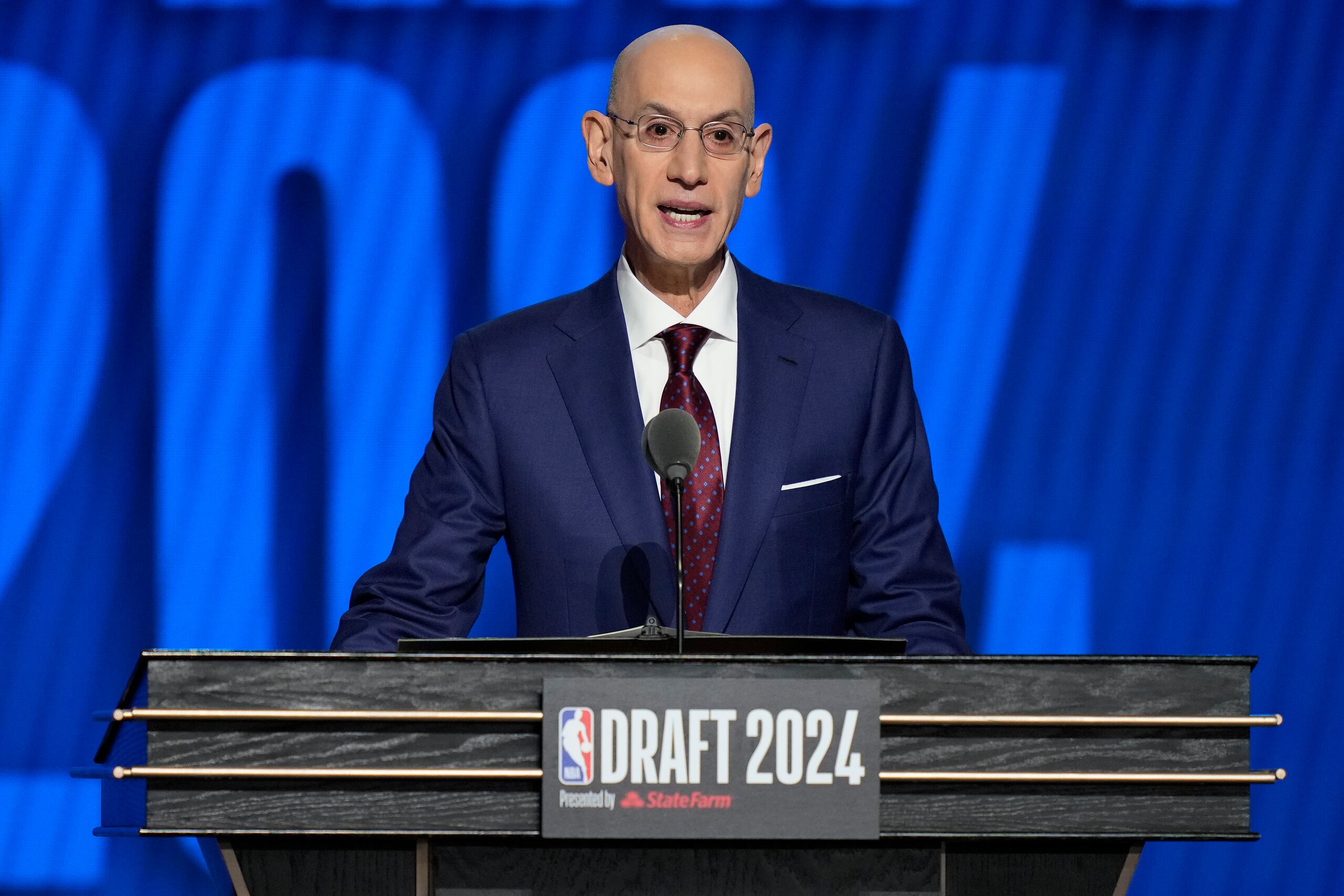 El comisionado de la NBA Adam Silver ya cuadró acuerdos de televisión por 11 años que ahora deberán ser aprobados por la Junta de Gobierno de la liga.