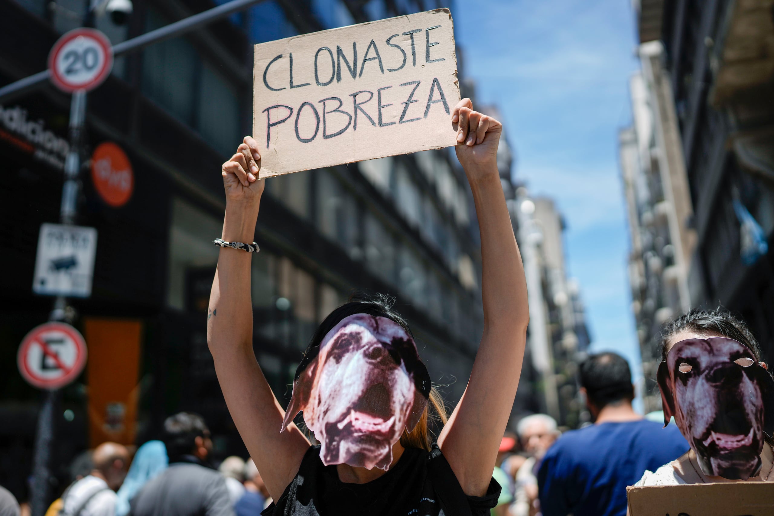Trabajadores protestan por la inflación (AP Photo/Rodrigo Abd)