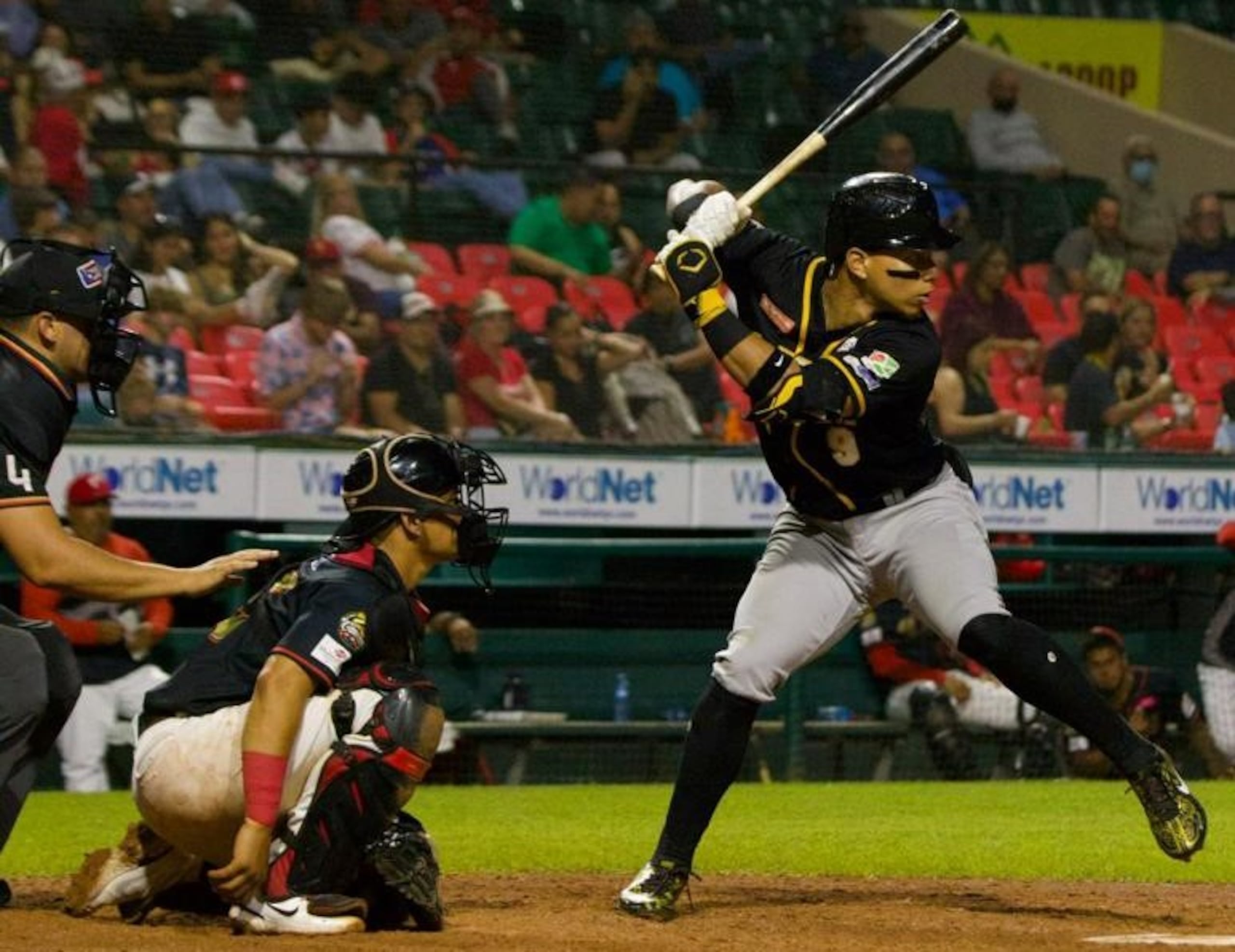 Jan Hernández, de los Gigantes de Carolina.