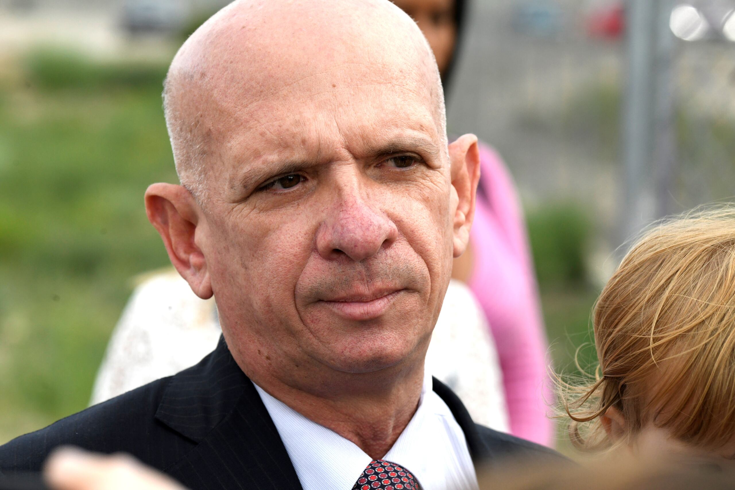 El Gobierno de Estados Unidos le imputa a Carvajal, junto al presidente de Venezuela Nicolás Maduro y a Diosdado Cabello, participar en una conspiración narcoterrorista con el Cártel de Los Soles y las guerrillas colombianas.