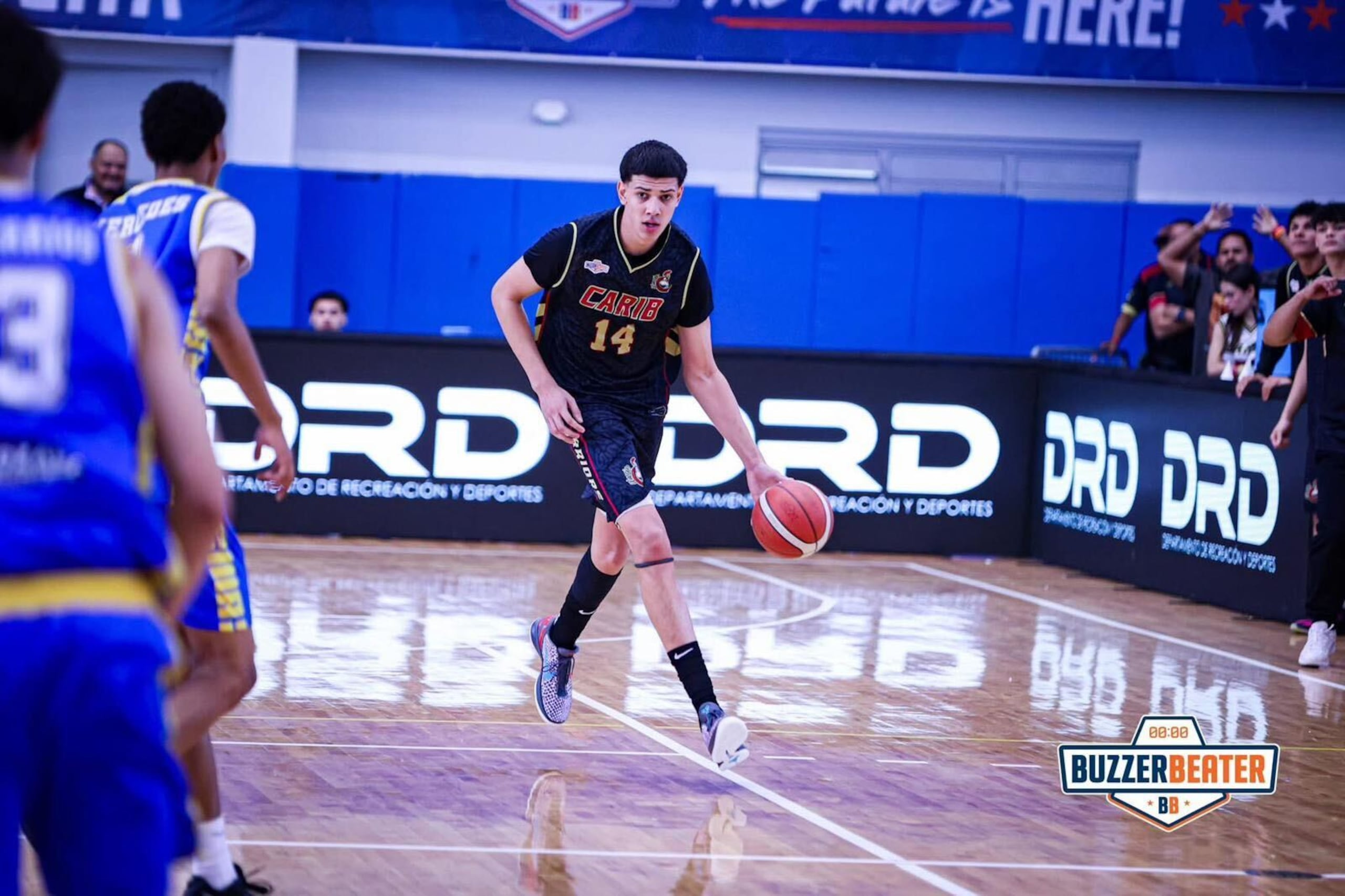 James Rivera, de Carib Christian School de Aguadilla, en el Top Ranked Buzzer Beater.