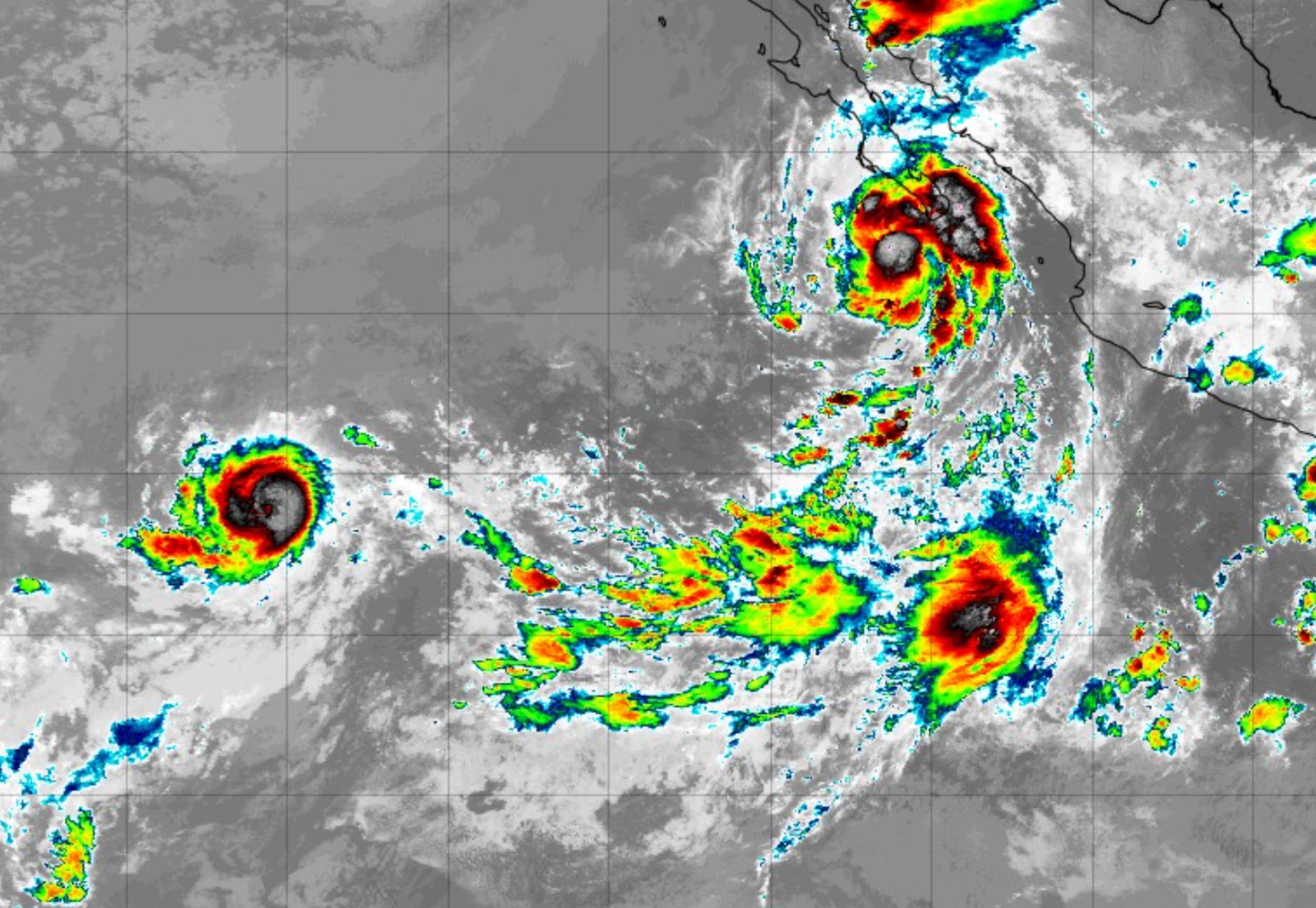 NHC advirtió sobre el riesgo de inundaciones repentinas y deslaves que podrían ser peligrosos en la zona, especialmente en terrenos más elevados.