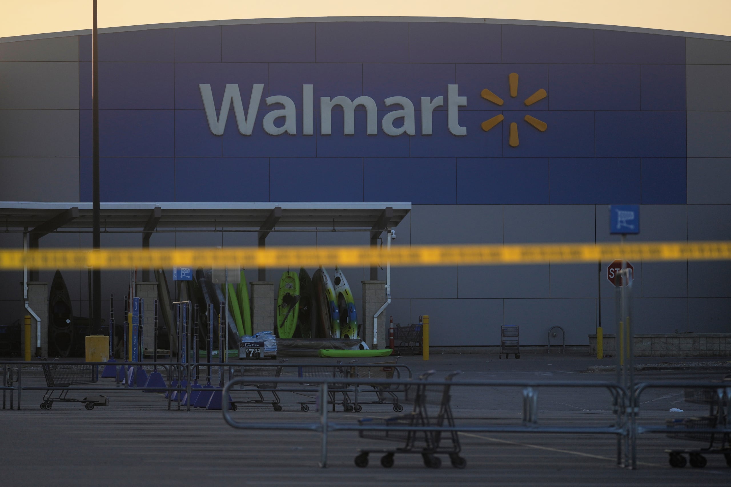 El Walmart donde varias personas fueron apuñaladas en Traverse City, Michigan el 26 de julio del 2025.