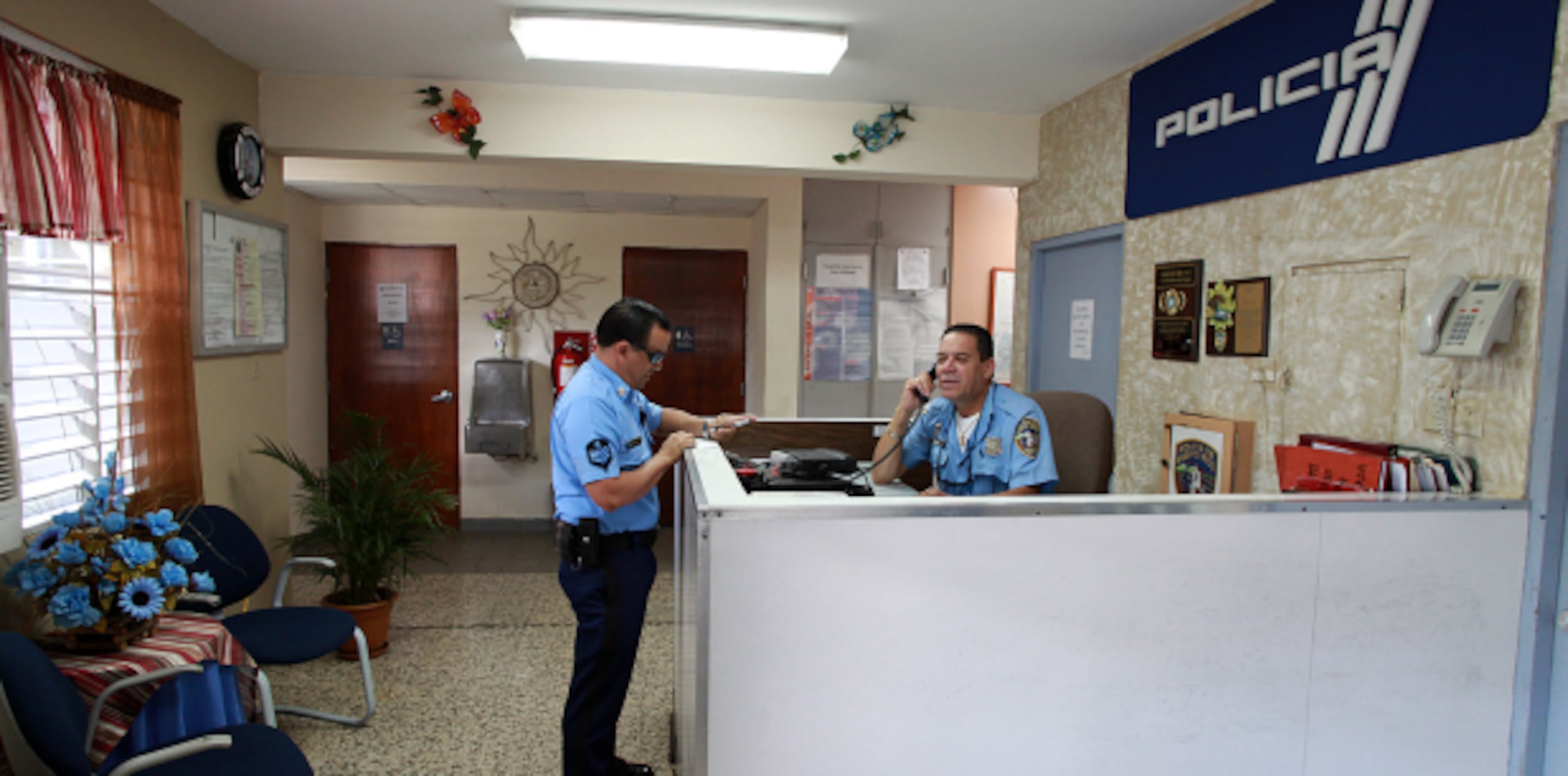 En el cuartel de San Germán solo había un sargento y un agente. En el distrito solo se presentaron 11 a trabajar. (Para Primera Hora / Olimpo Ramos)