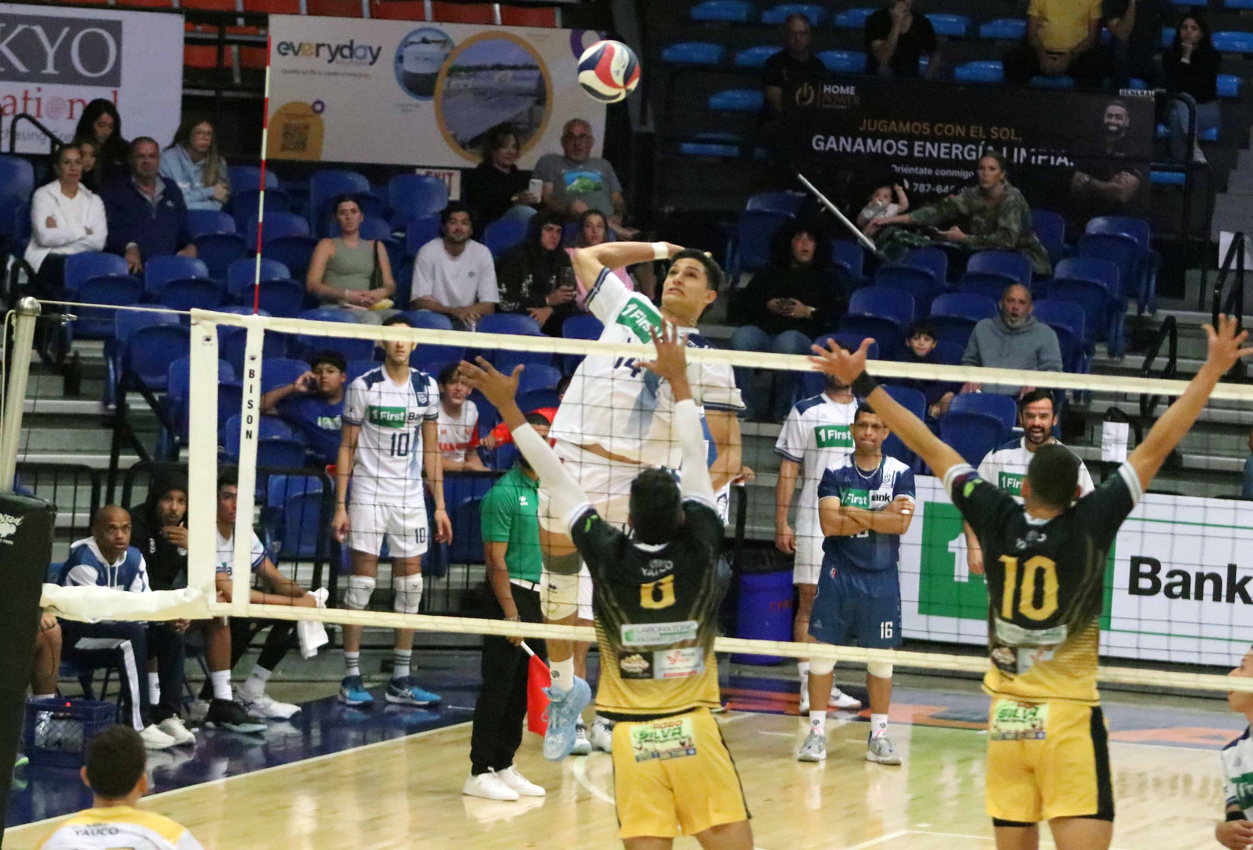 Este es el cagüeño Gregory Torres, de los Mets de Guaynabo, y Novato del Año del Voleibol Superior.
