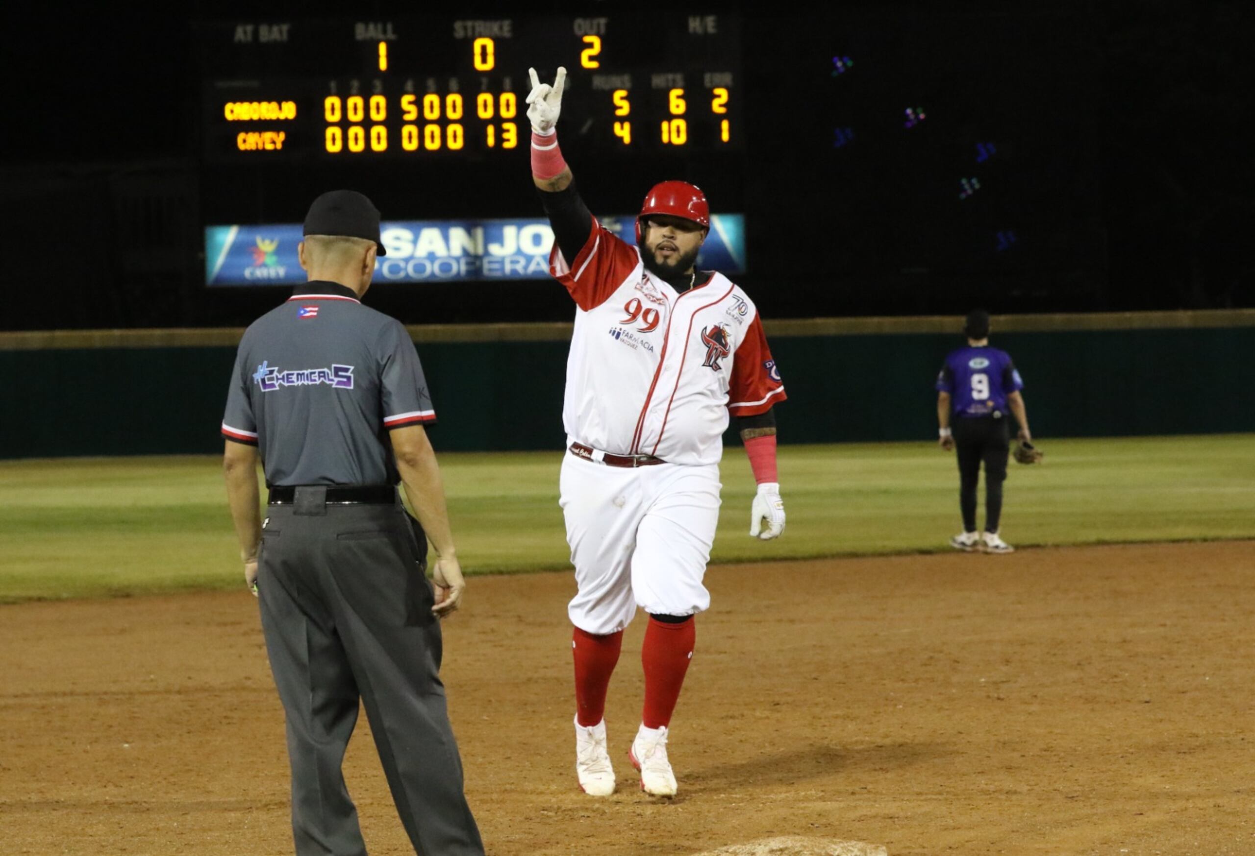 Emanuel Colon sacudió un cuadrangular de tres carreras para asegurar la victoria de los Toritos.