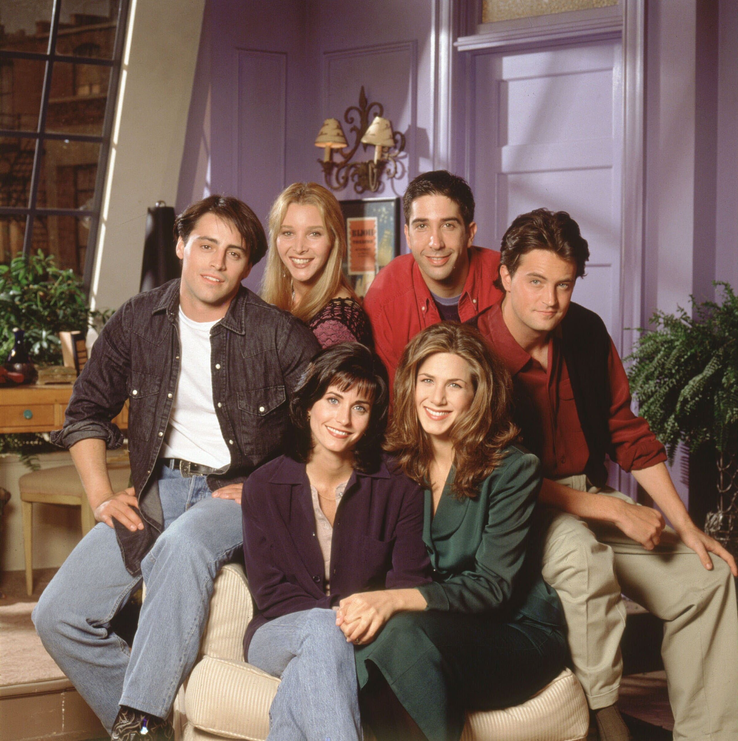 El elenco de la serie de NBC “Friends”: Matt LeBlanc como Joey, Lisa Kudrow como Phoebe, David Schwimmer como Ross, Matthew Perry como Chandler, Jennifer Aniston como Rachel y Courteney Cox Arquette como Monica.