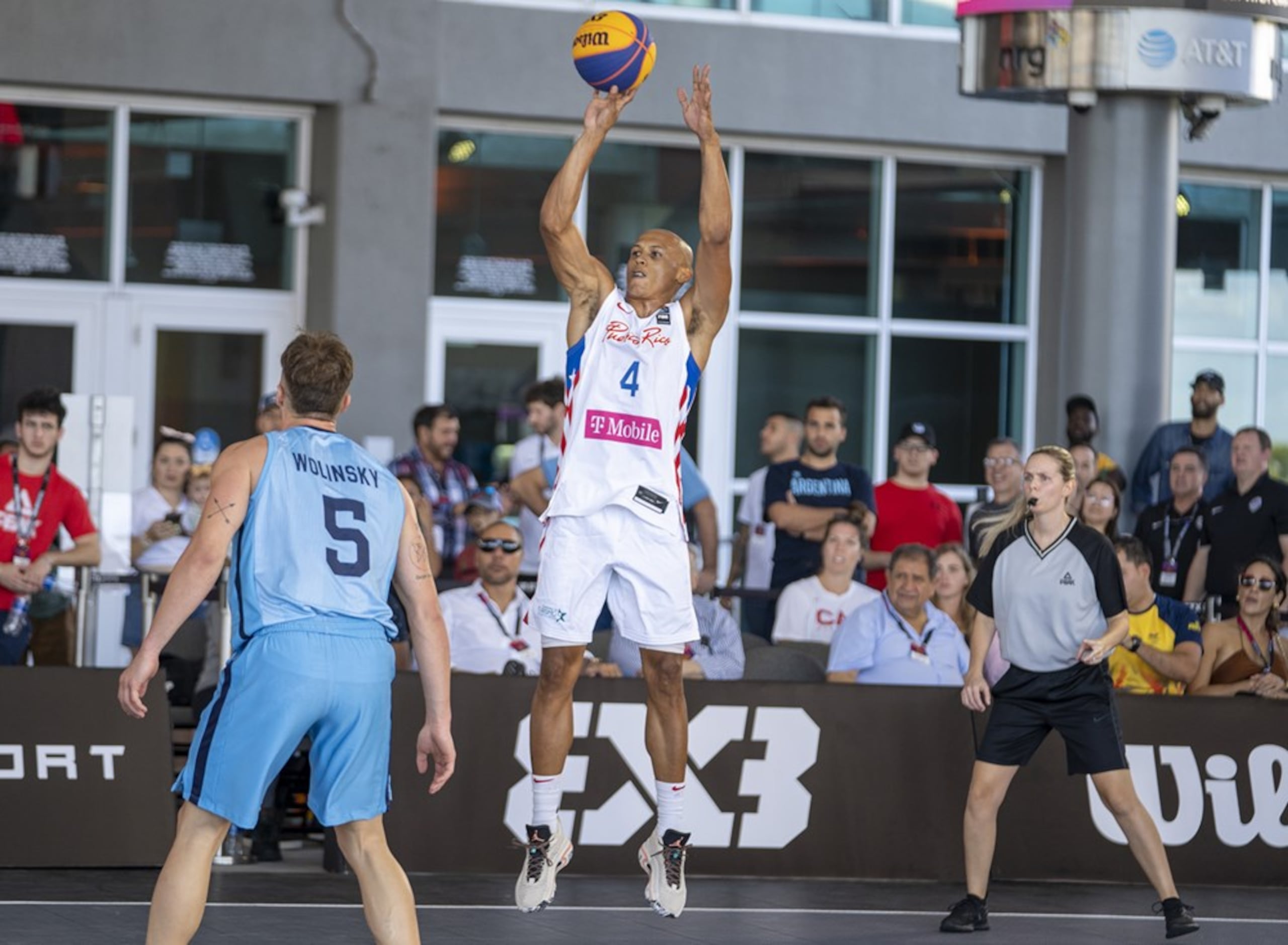 Guillermo Díaz con el uniforme de Puerto Rico en el 3x3.