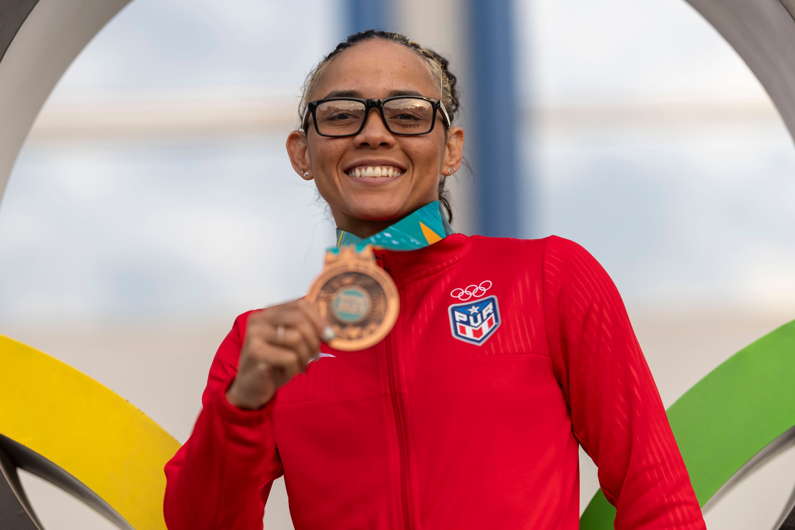 Con su medalla de bronce, la boxeadora Ashleyann Lozada se convirtió en la primera atleta que clasifica a París 2024 con su desempeño en los Juegos Panamericanos Santiago 2024.
