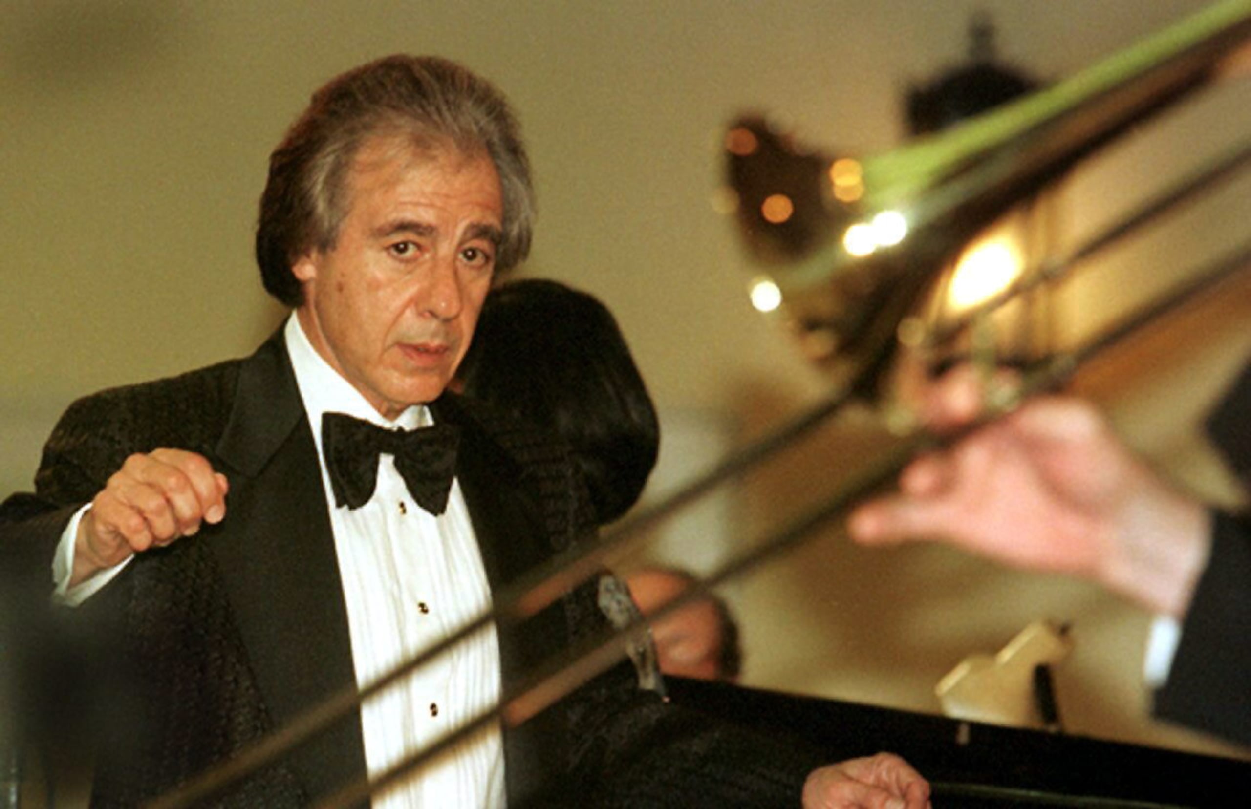 A lo largo de su trayectoria, Schifrin fue galardonado con cinco premios Grammy, cuatro premios Emmy, una estrella en el Paseo de la Fama de Hollywood y el Premio Max Steiner y recibió un premio Oscar en el 2018.