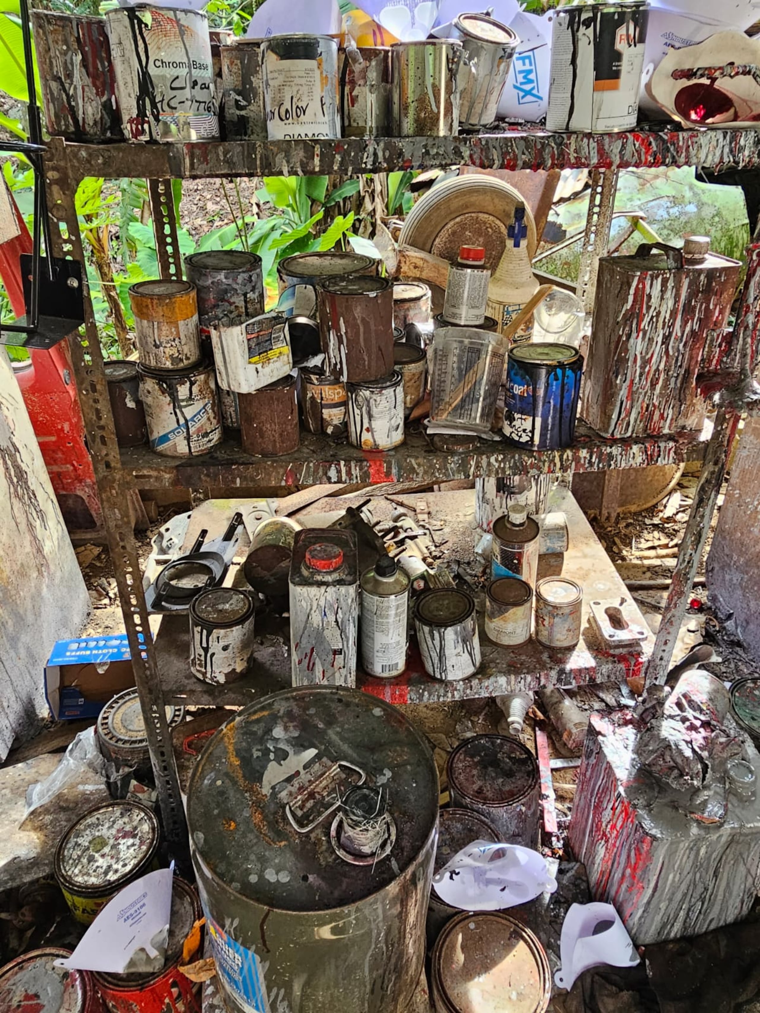 La División Vehículos Hurtados del área policiaca de Utuado junto a personal de las Juntas de Planificación (JP) y de Calidad Ambiental (JCA) intervinieron en ocho talleres de mecánica y de hojalatería y pintura en Jayuya.