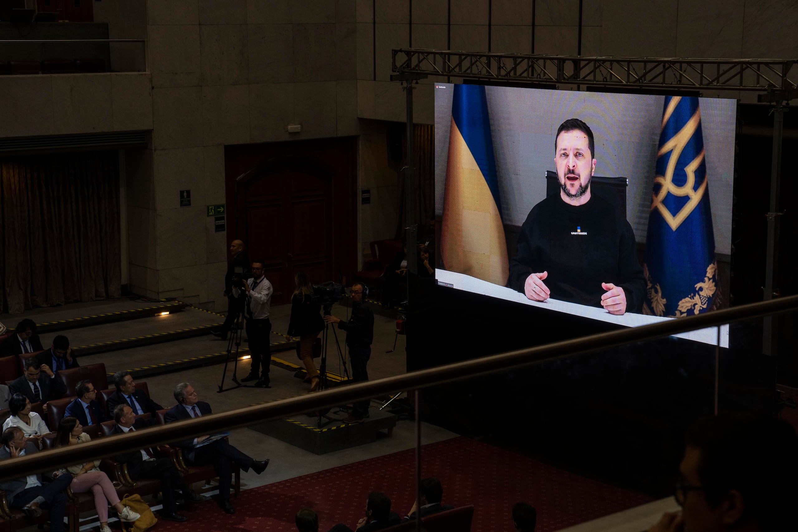 El discurso, organizado la Casa Blanca, buscaba lograr que Zelenski convenza a los republicanos de aprobar un paquete de ayuda que asciende a 105,000 millones de dólares.