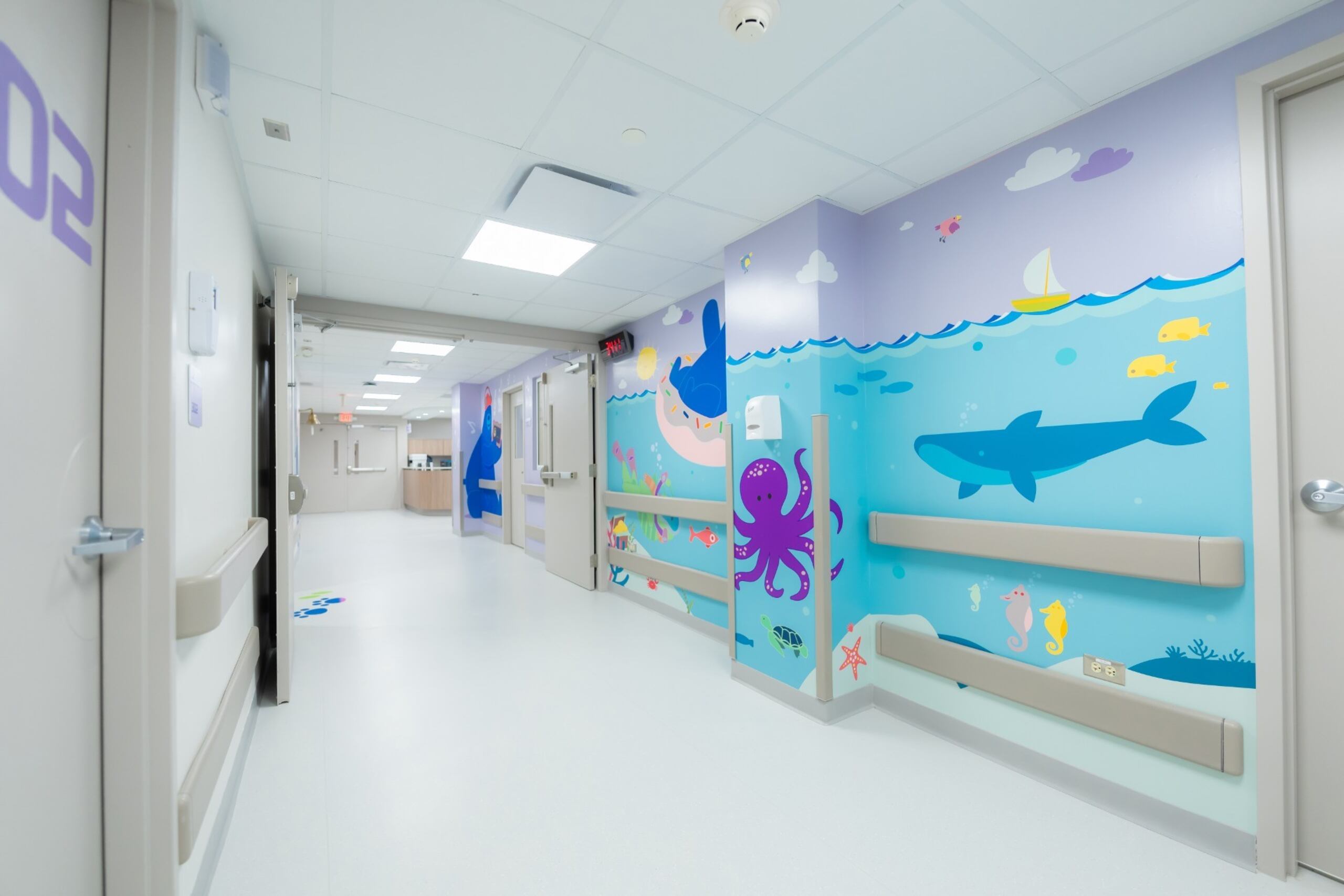 Un centro de cuidado acogedor invita al bienestar de los pacientes.