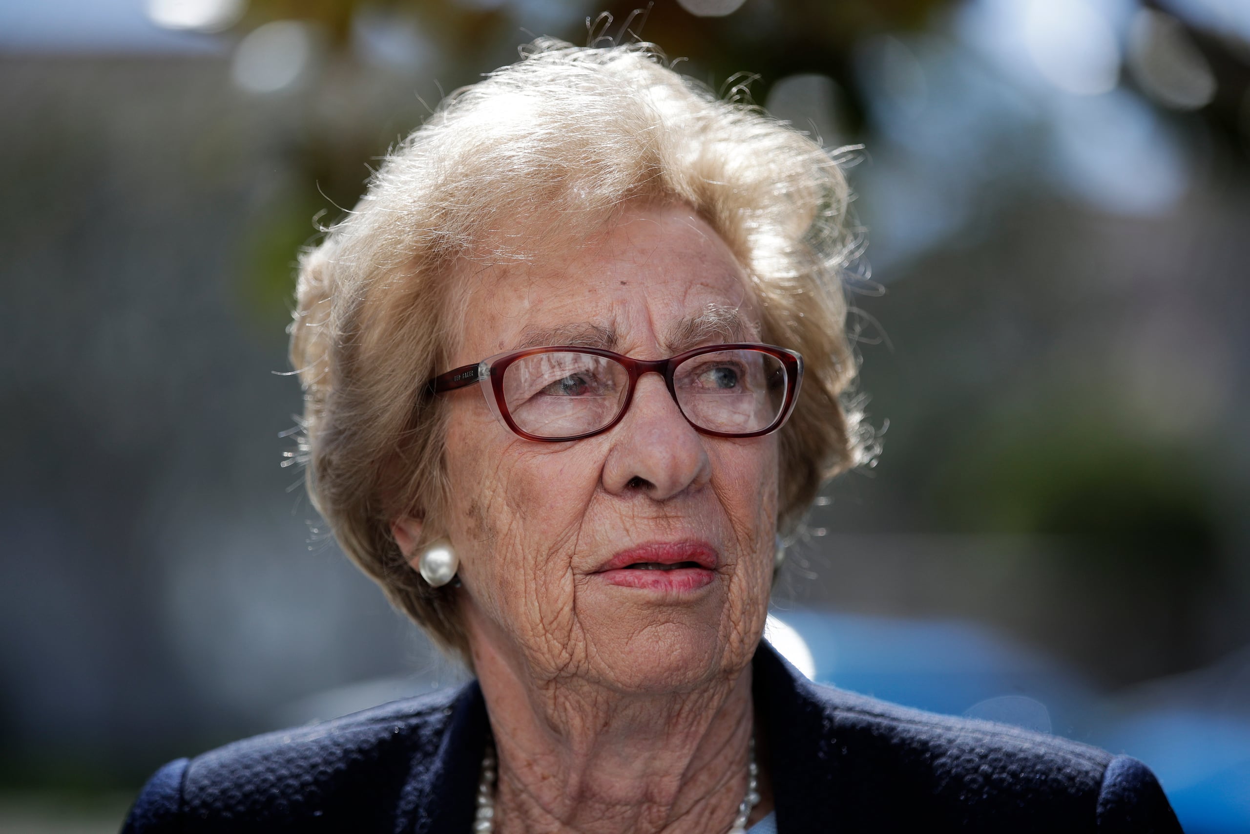 Eva Schloss, hermanastra de Ana Frank y sobreviviente del Holocausto, en Newport Beach, California, el 7 de marzo del 2019 (AP foto/Jae C. Hong)