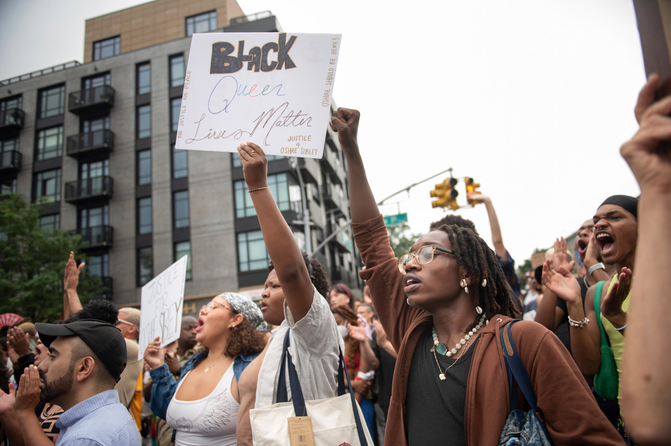 El anuncio de la Policía coincidió con la celebración de una vigilia hoy, en el lugar donde O'Shae Sibley fue asesinado.