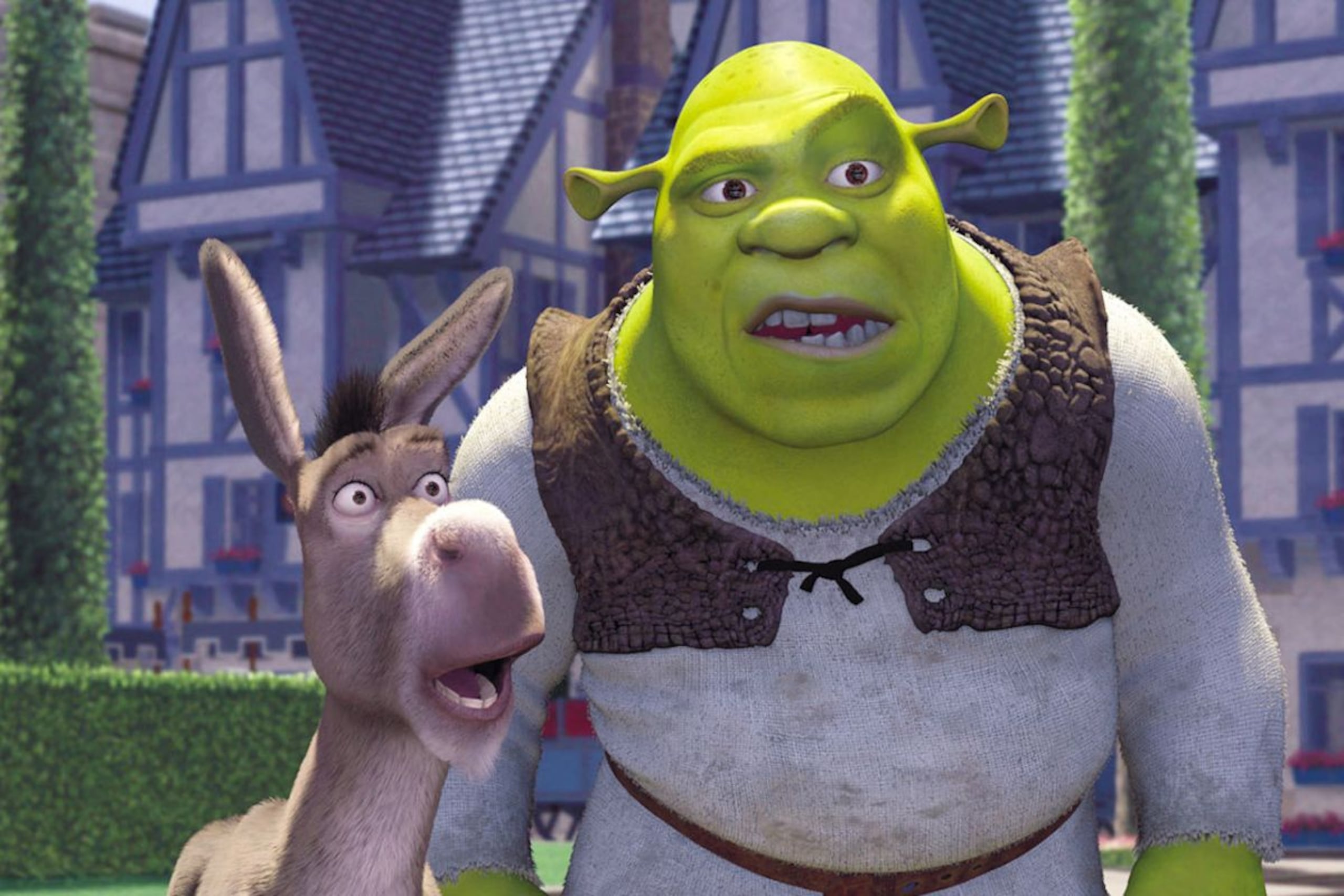 Shrek (2001). La primera película en obtener el Oscar en la categoría de "Mejor Filme Animado", Shrek cuenta la historia sobre cómo un ogro busca retomar su terreno solitario que fue invadido por diversos personajes de cuentos de hada que fueron desterrados de Duloc, el reino del malvado lord Farquaad. Dicha aventura lleva al protagonista a conocer a un burro hablador y una princesa rebelde con un "secreto oscuro", Fiona. Disponible en Hulu.