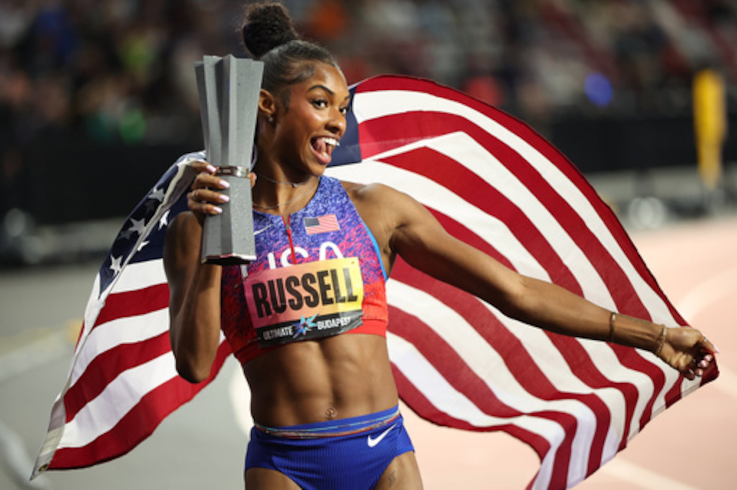 Masai Russell, de Estados Unidos, celebra su victoria en la final de los 100 metros vallas femeninos durante el Ultimate Championship celebrado en Budapest, Hungría.