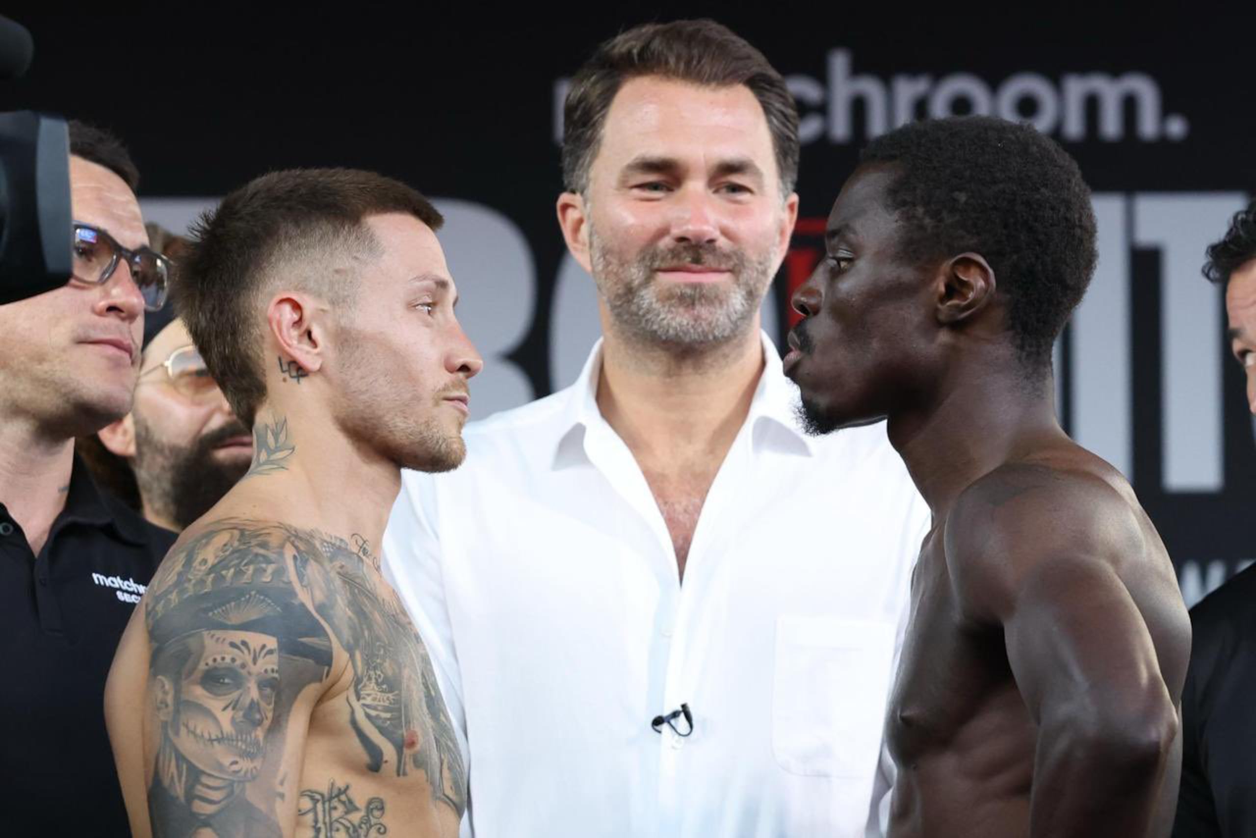 Liam Paro y Richardson Hitchins durante el pesaje.