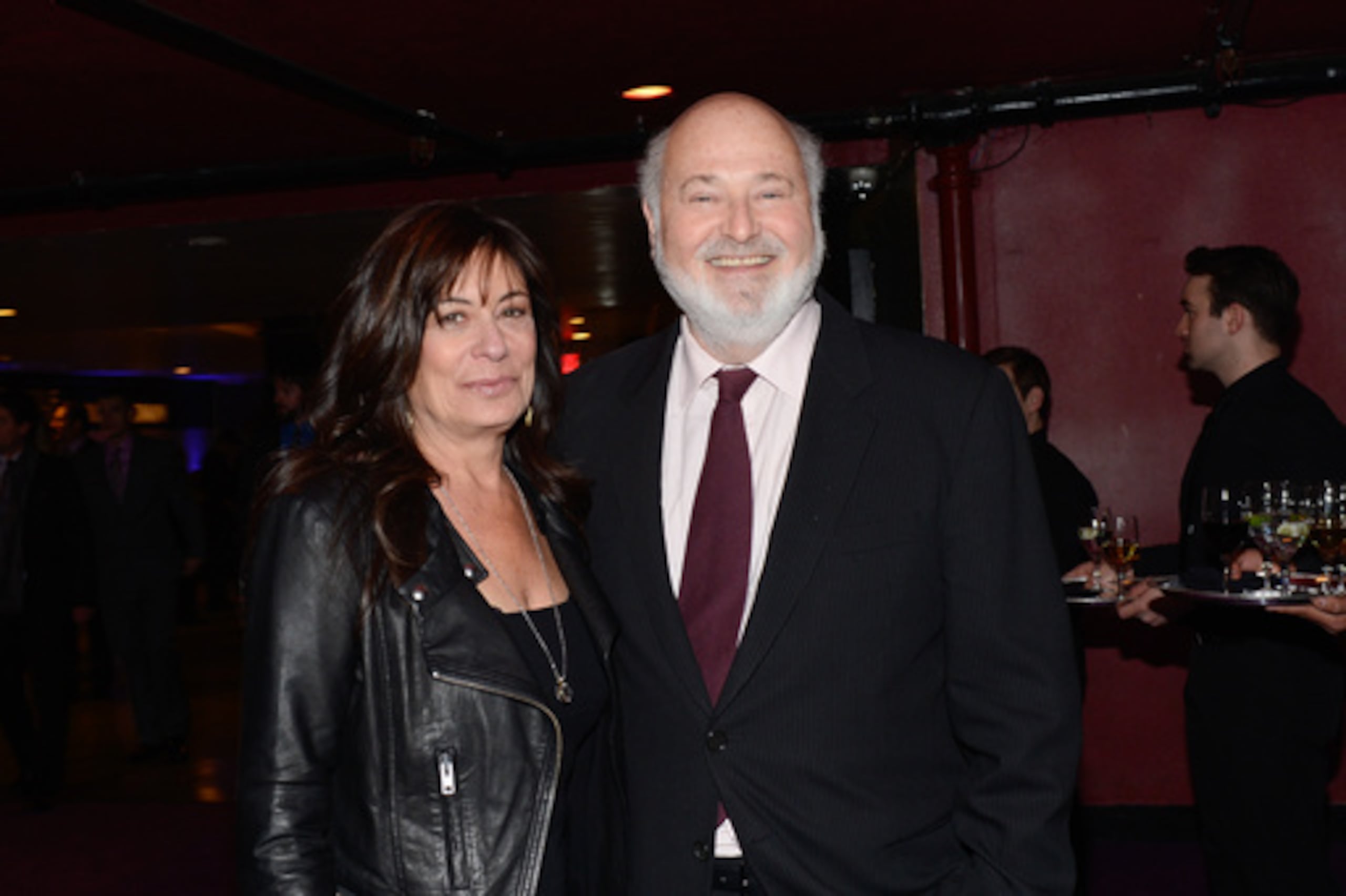 ARCHIVO - El actor Rob Reiner y su esposa, Michele Singer, llegan a un acto el 17 de diciembre de 2013 en Nueva York. (Foto de Evan Agostini/Invision/AP, archivo)