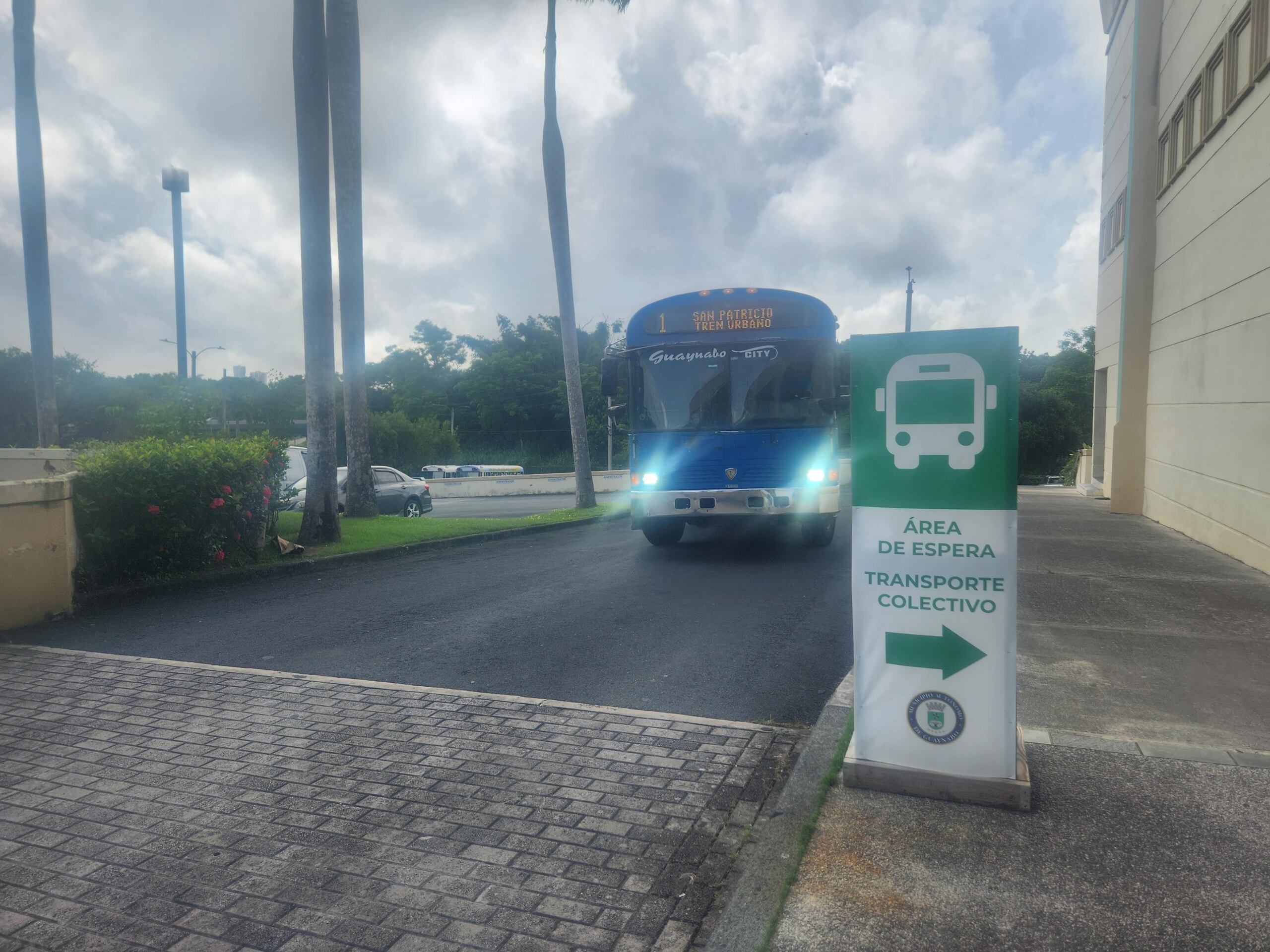 Una vecina abogó por un sistema de transportación pública que atienda a los barrios más alejados de la zona urbana.