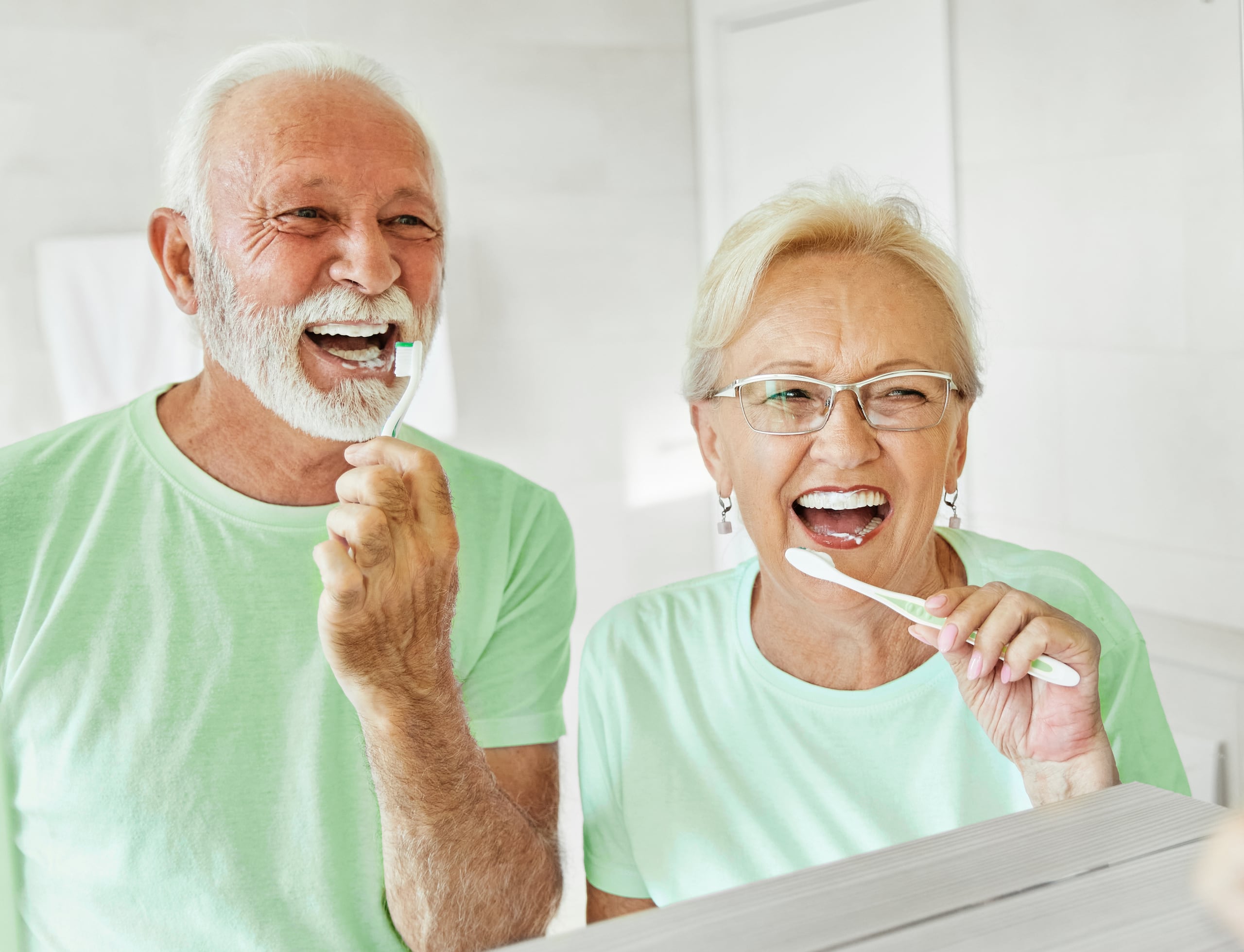 La evidencia científica confirma que las hormonas femeninas desempeñan un papel fundamental en el mantenimiento de los tejidos de la cavidad oral.