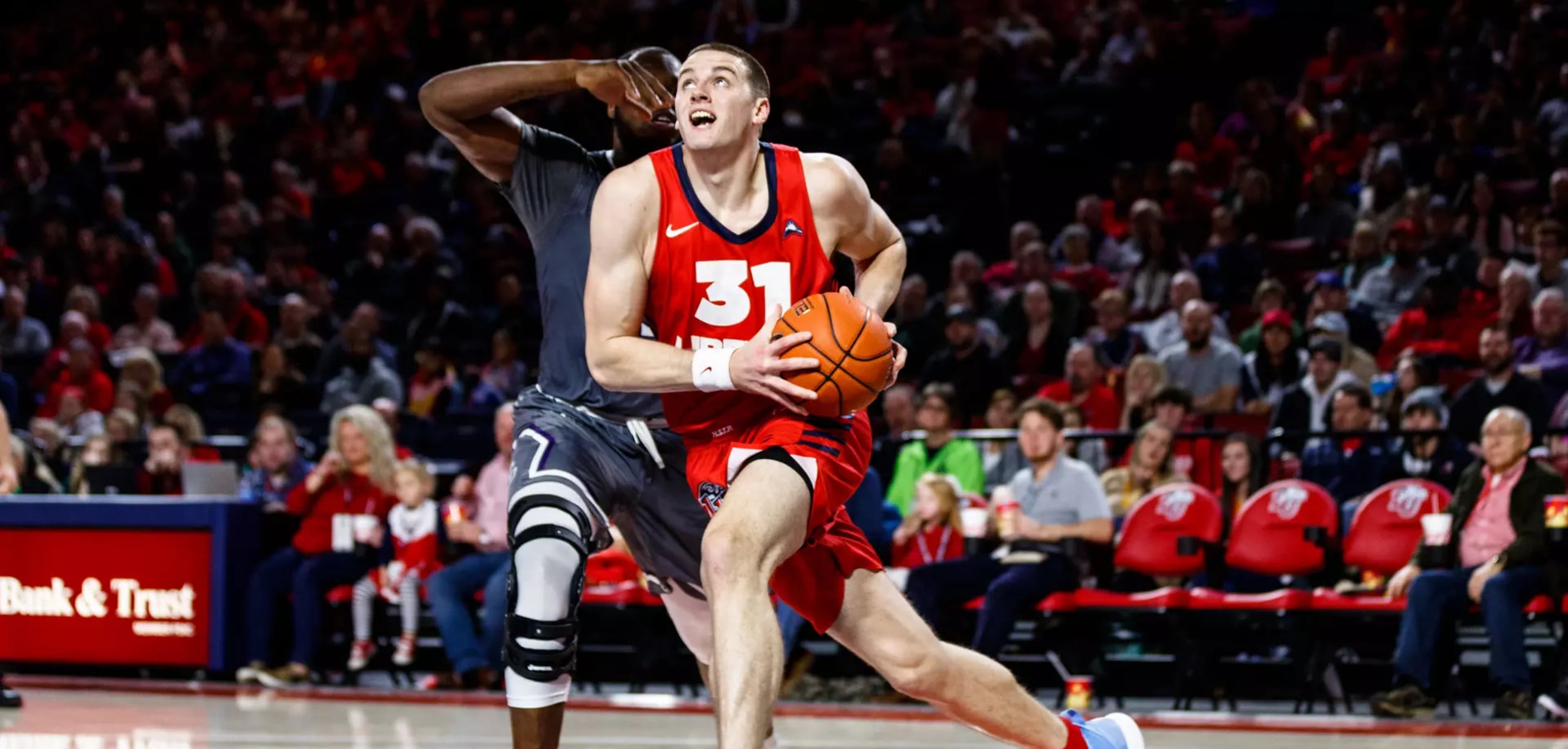 El nuevo refuerzo de los Gigantes de Carolina, Scottie James.