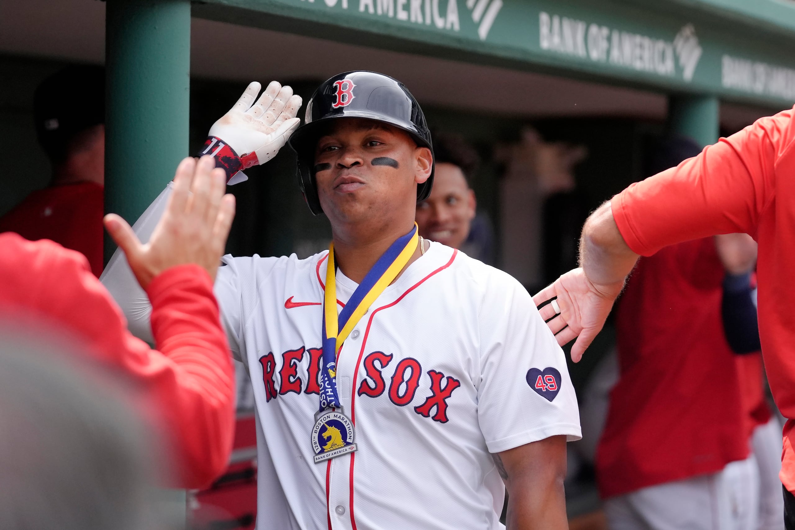 Rafael Devers está contento con la firma de Alex Bregman, pero por su mente no debe existir cuestionamientos de quién es el tercera base del equipo.