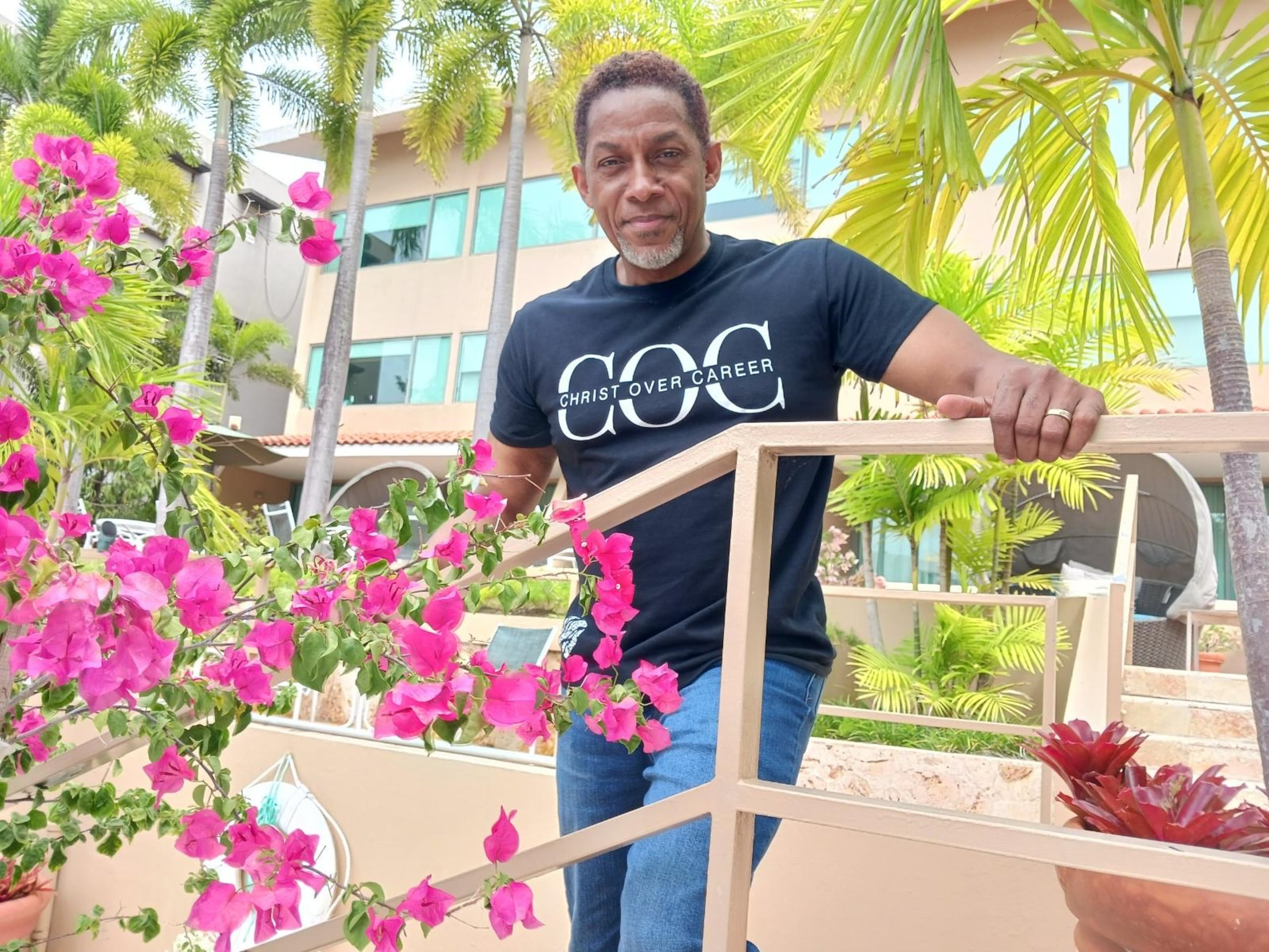 Arnett ha dirigido su carrera hacia películas que cuenten con tramas que promuevan la transformación de la audiencia.