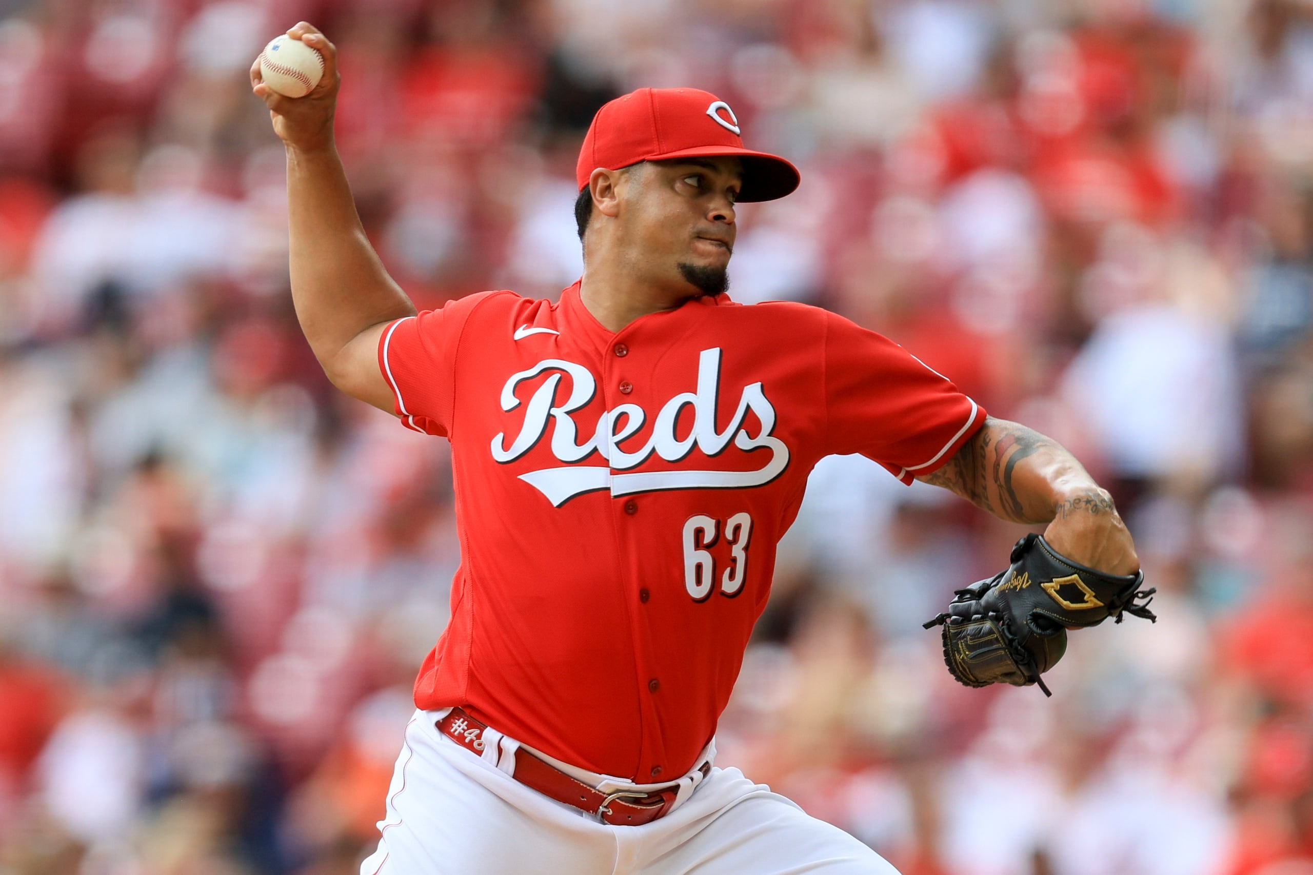 Fernando Cruz regresa al bullpen de los Reds de Cincinatti junto a Alexis Díaz.