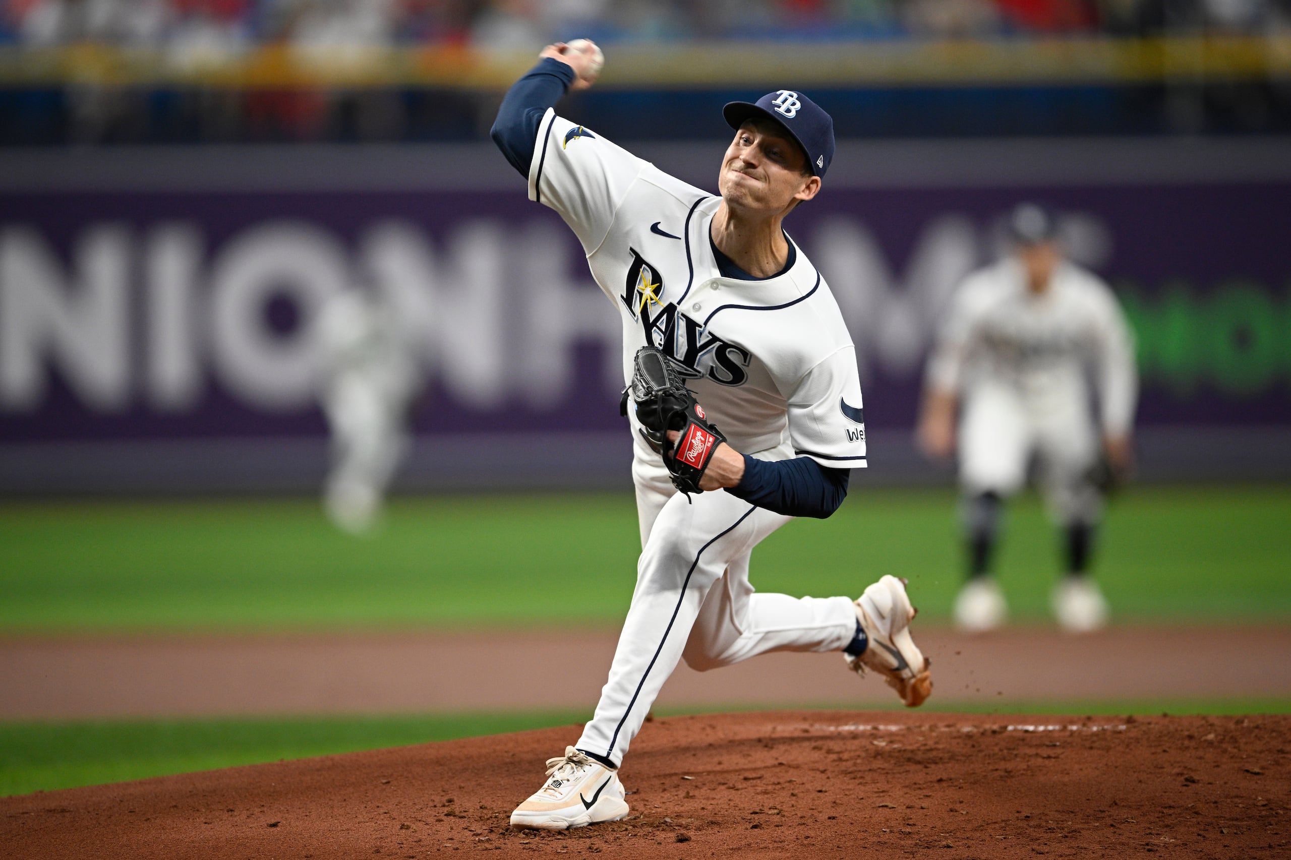 El abridor de los Rays de Tampa Bay Griffin Jax lanza en la primera entrada en el encuentro ante los Red Sox de Boston el domingo 20 de septiembre del 2026. (AP Foto/Phelan M. Ebenhack)